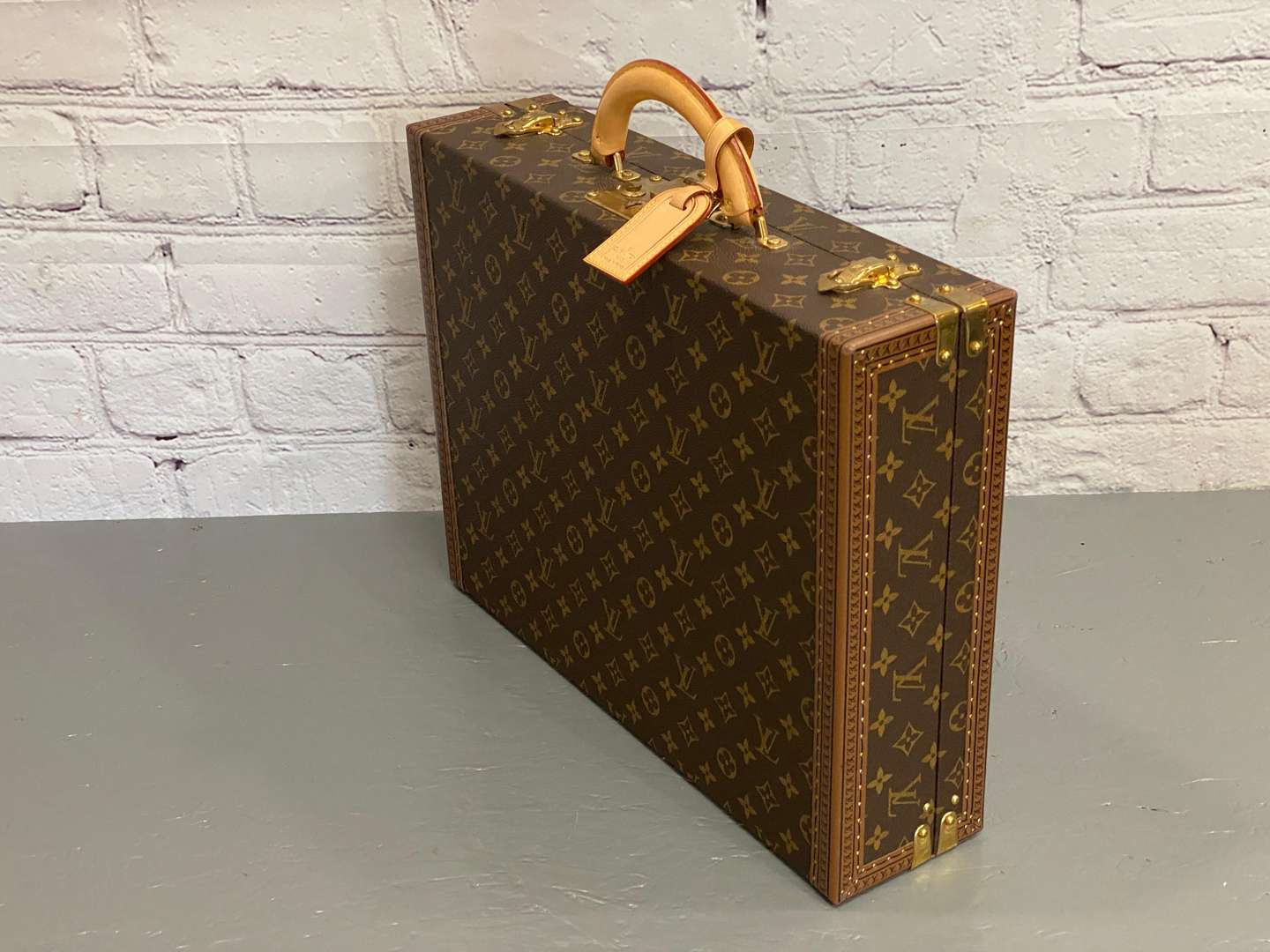 <p>LOUIS VUITTON, Super President briefcase, M53000,</p>