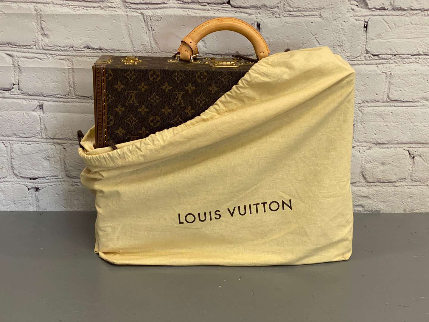 <p>LOUIS VUITTON, Super President briefcase, M53000,</p>