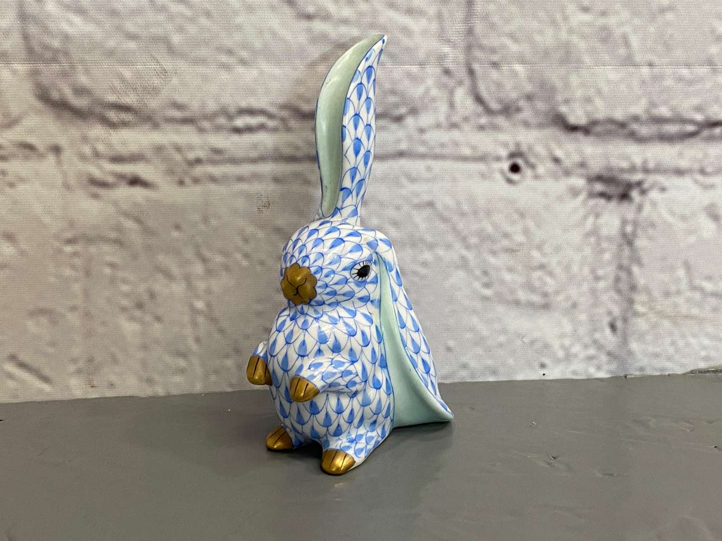 <p>HEREND, Funny Rabbit figure, 5325-0-00 VHB - Blue</p>