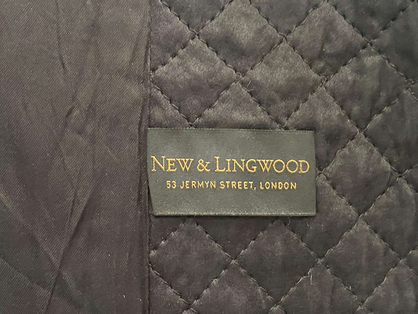 <p>NEW & LINGWOOD, A Gentleman's Quilted Silk Dressing Gown,&nbsp;</p>