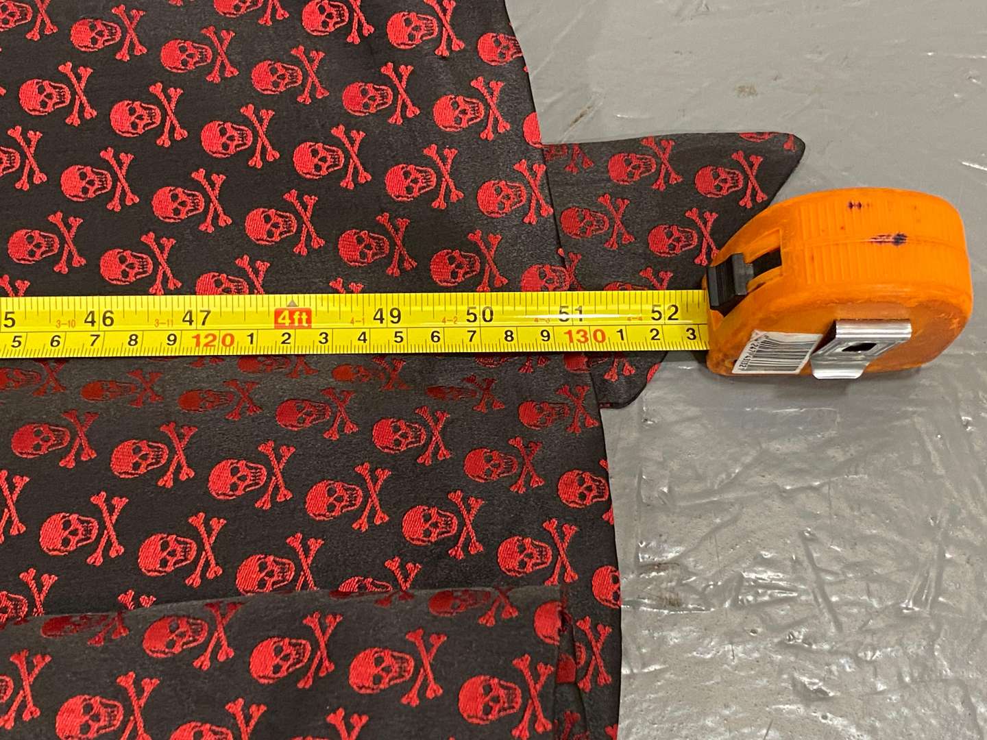 <p>NEW & LINGWOOD, A Gentleman's Quilted Silk Dressing Gown,&nbsp;</p>