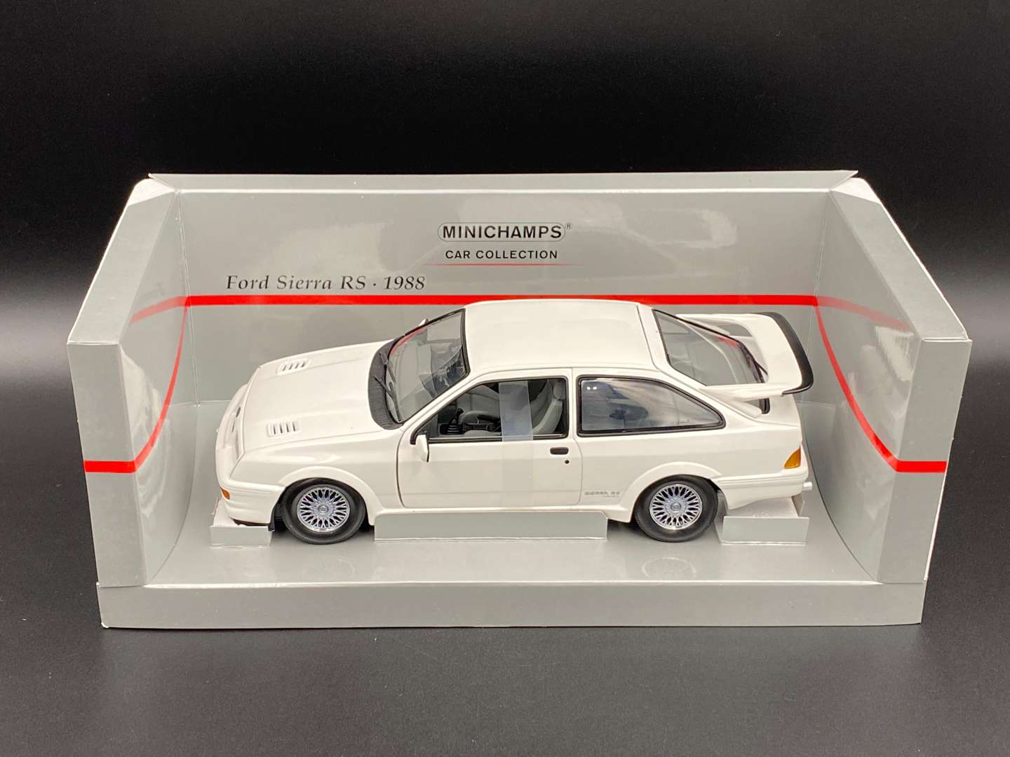 <p>MINICHAMPS, Ford Sierra RS 1988, 1:18 Scale,</p>