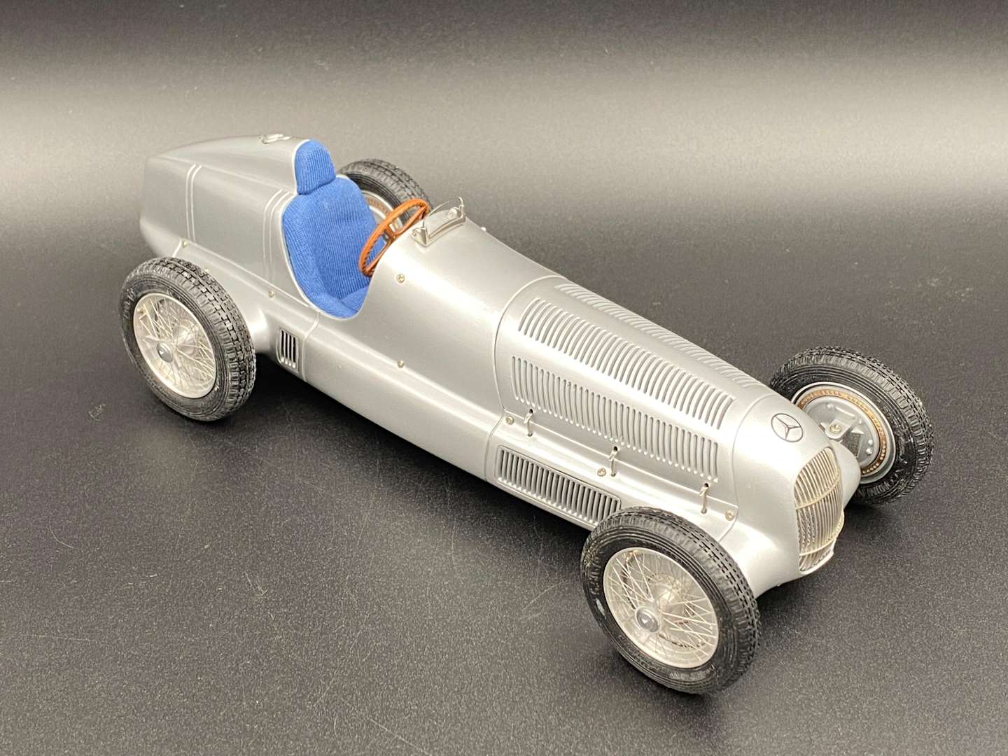<p>CMC, Mercedes Benz, W25, 1934, &nbsp;1:18 scale</p>