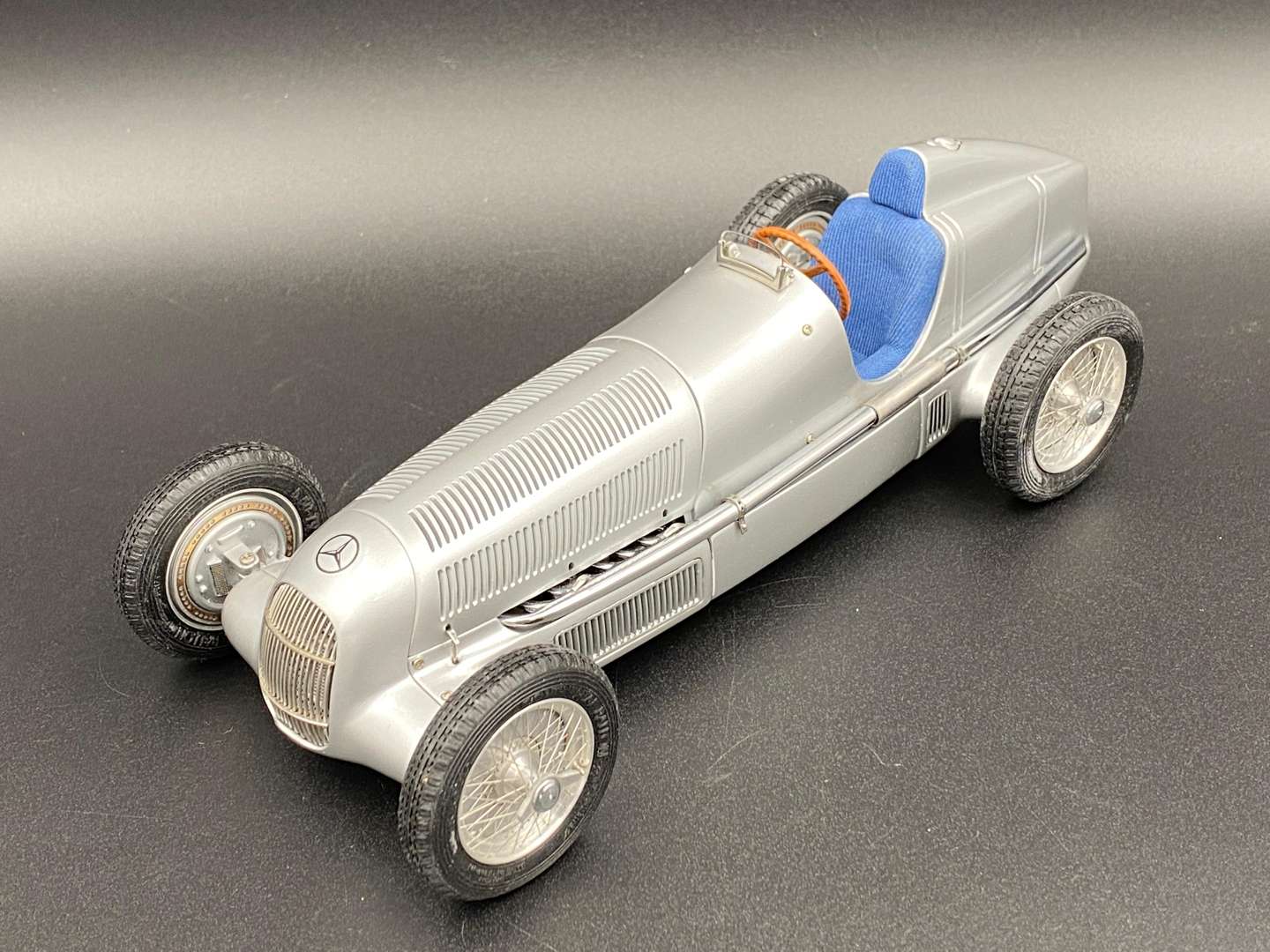<p>CMC, Mercedes Benz, W25, 1934, &nbsp;1:18 scale</p>