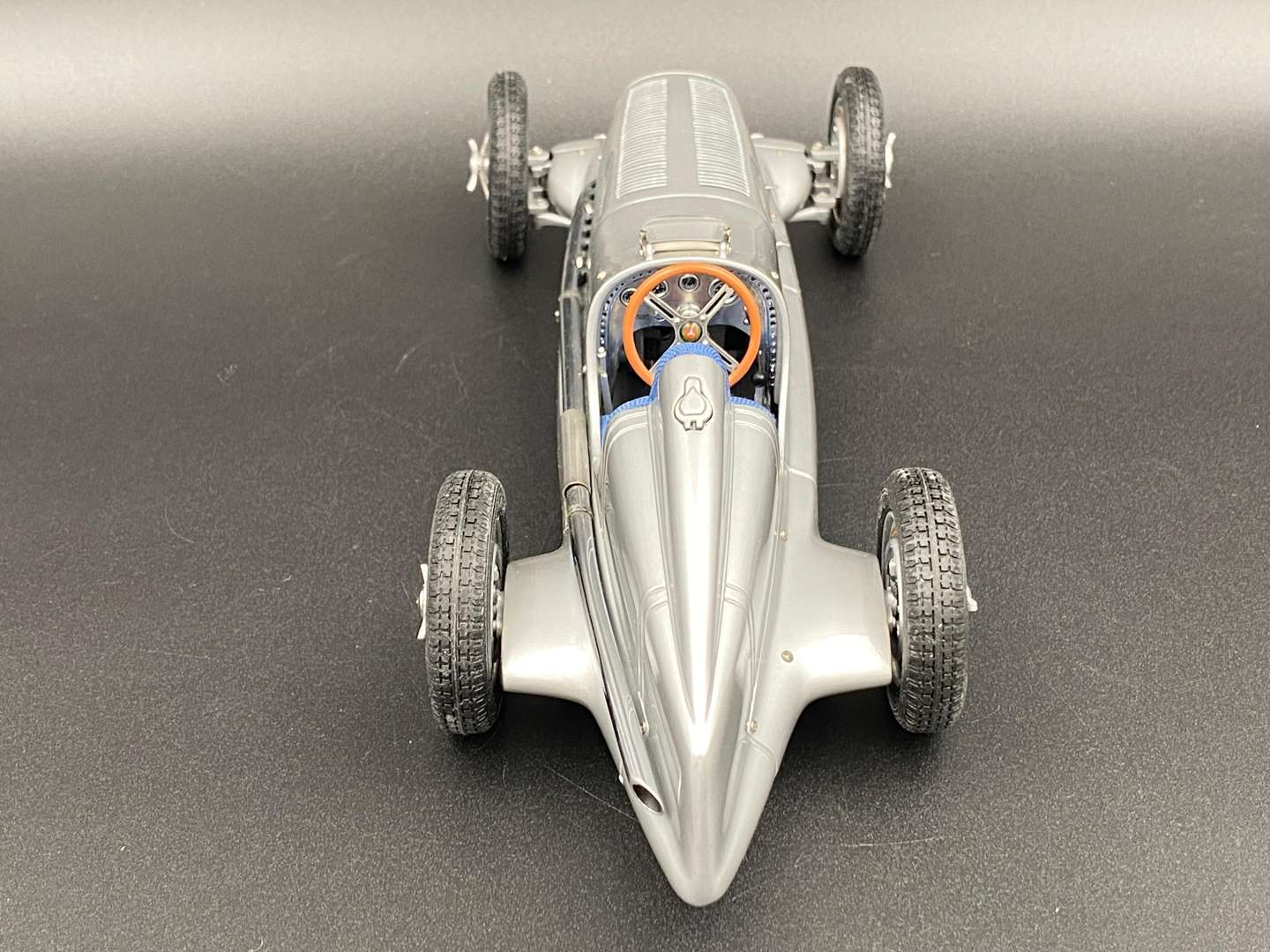 <p>CMC, Mercedes Benz, W25, 1934, &nbsp;1:18 scale</p>