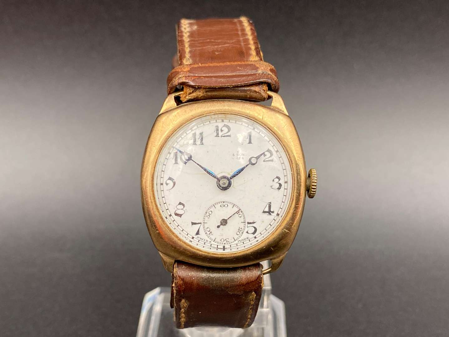 <p>BUREN ELDIS, 1930's 9ct gold wrist watch,</p>