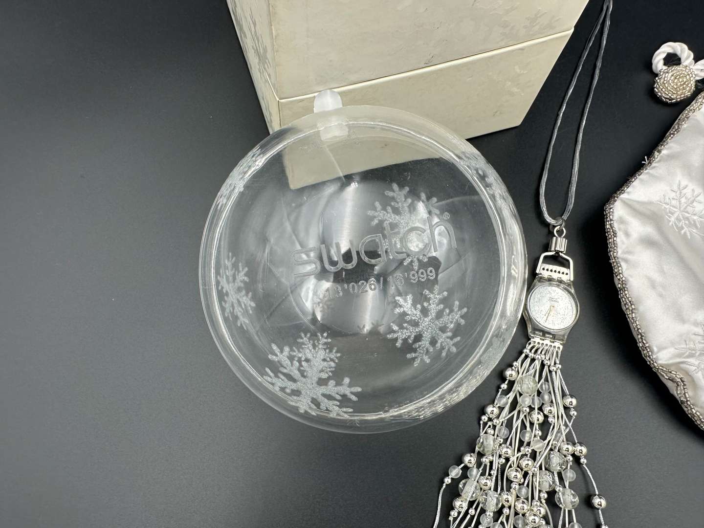 <p>SWATCH, “Sparkling Night” Necklace Watch , LZ1106S</p>