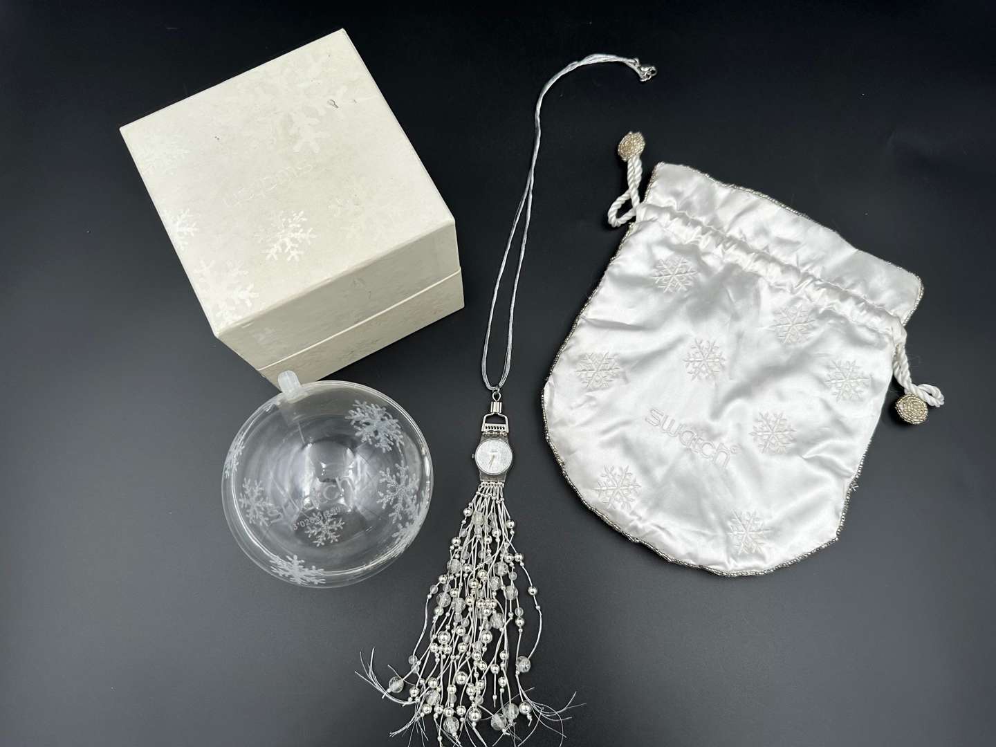 <p>SWATCH, “Sparkling Night” Necklace Watch , LZ1106S</p>