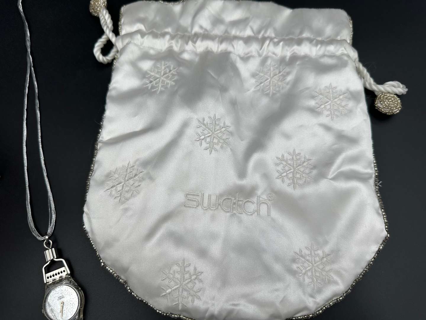 <p>SWATCH, “Sparkling Night” Necklace Watch , LZ1106S</p>