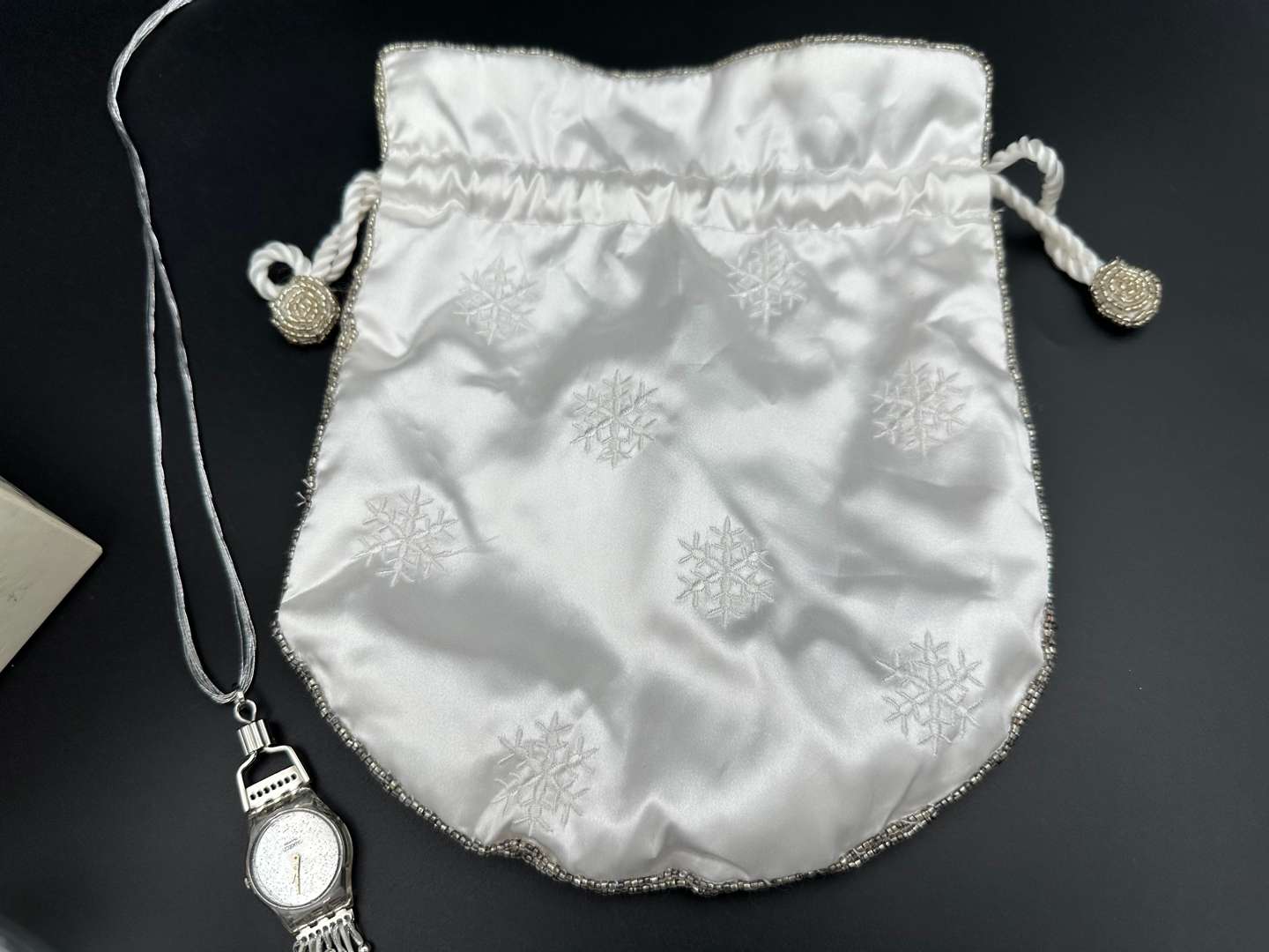 <p>SWATCH, “Sparkling Night” Necklace Watch , LZ1106S</p>