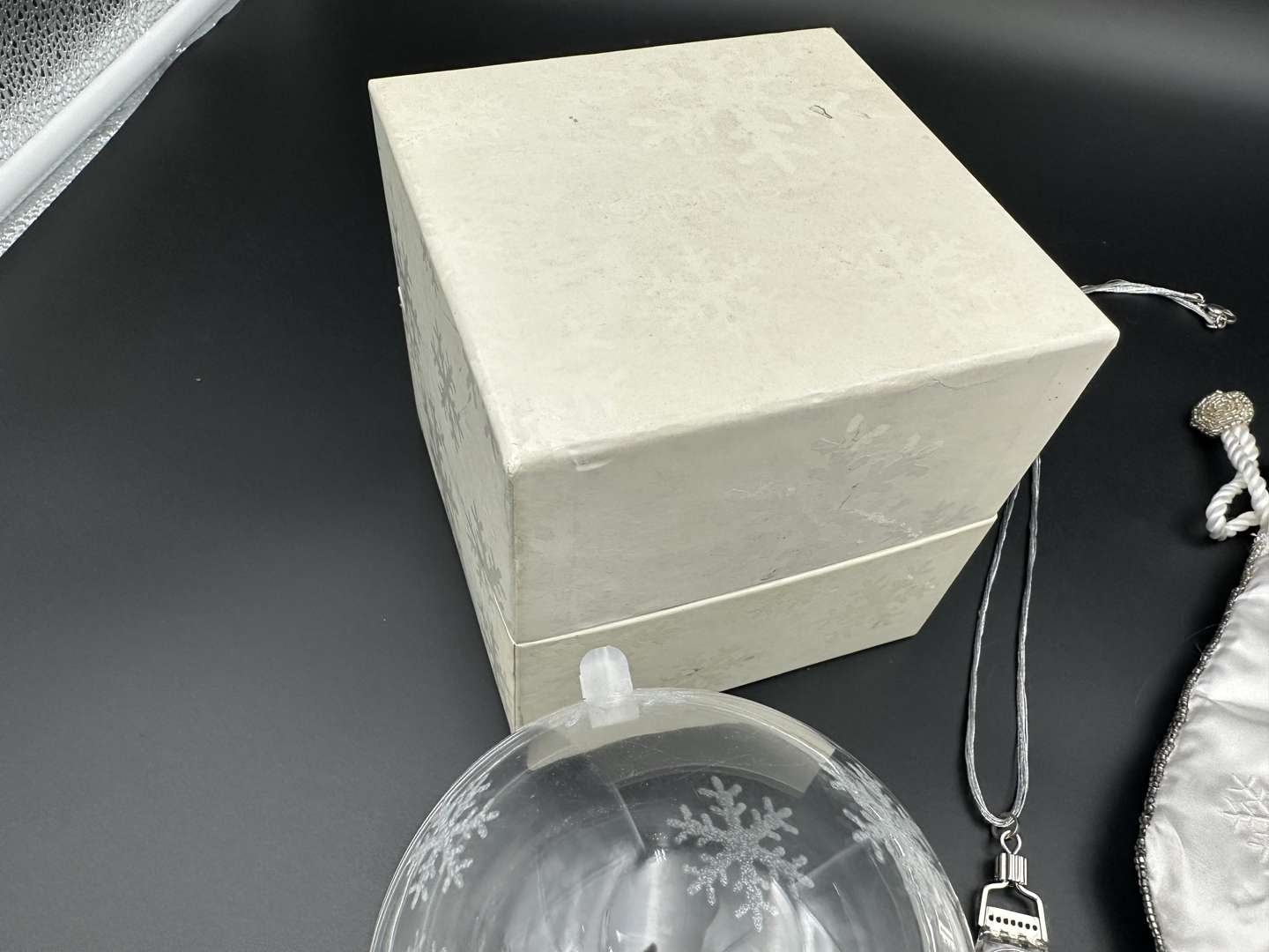 <p>SWATCH, “Sparkling Night” Necklace Watch , LZ1106S</p>