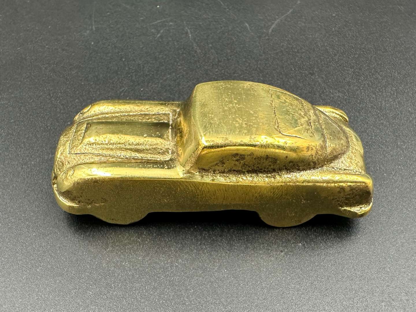 <p>Classic Car Paperweight, &nbsp;solid brass model,</p>