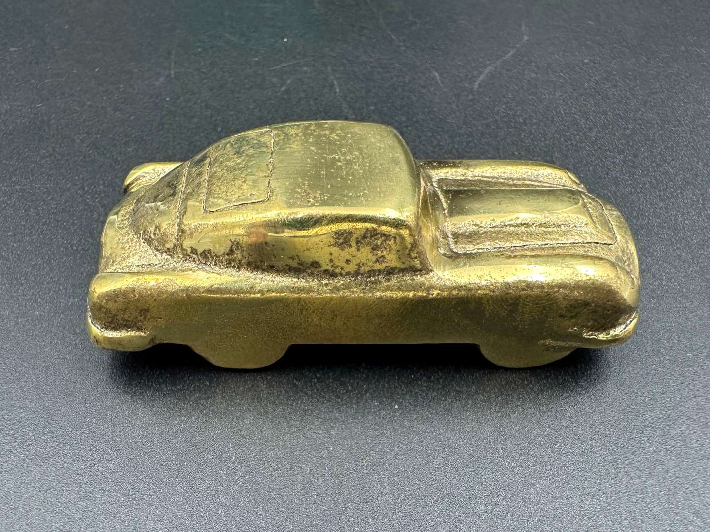 <p>Classic Car Paperweight, &nbsp;solid brass model,</p>