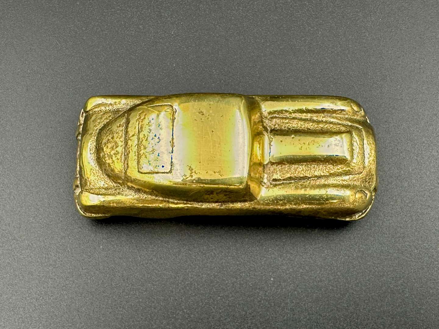 <p>Classic Car Paperweight, &nbsp;solid brass model,</p>