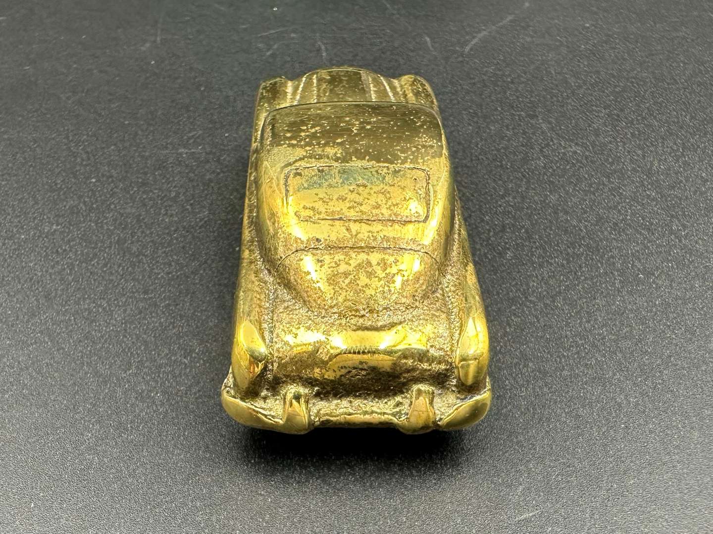 <p>Classic Car Paperweight, &nbsp;solid brass model,</p>