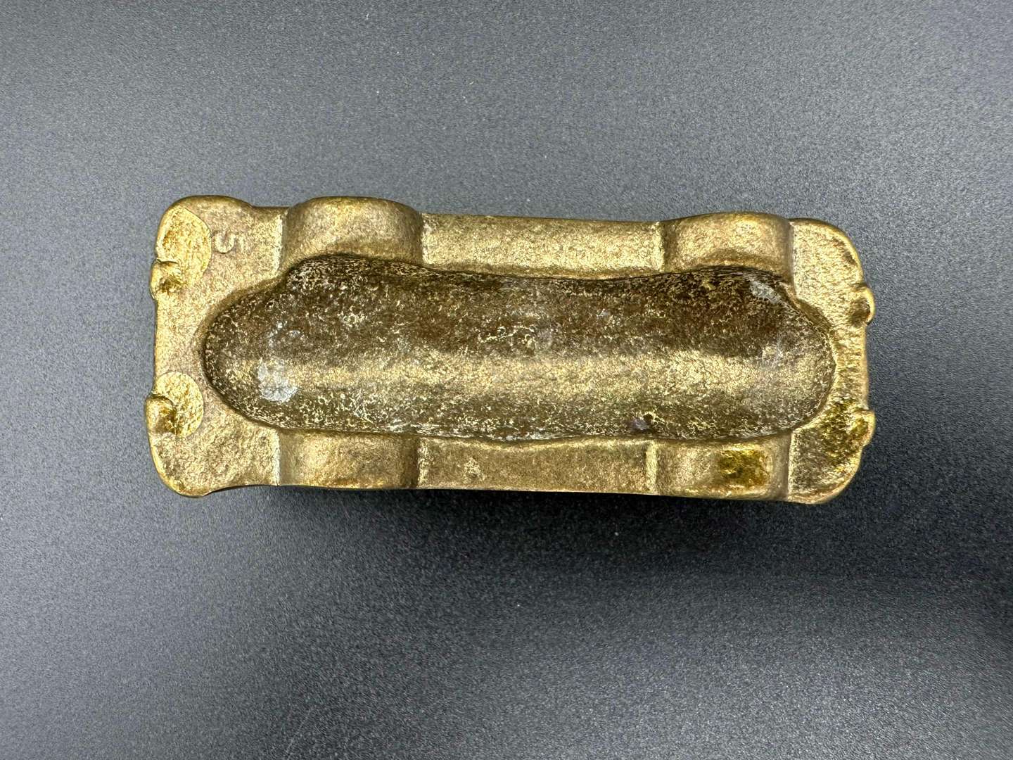 <p>Classic Car Paperweight, &nbsp;solid brass model,</p>