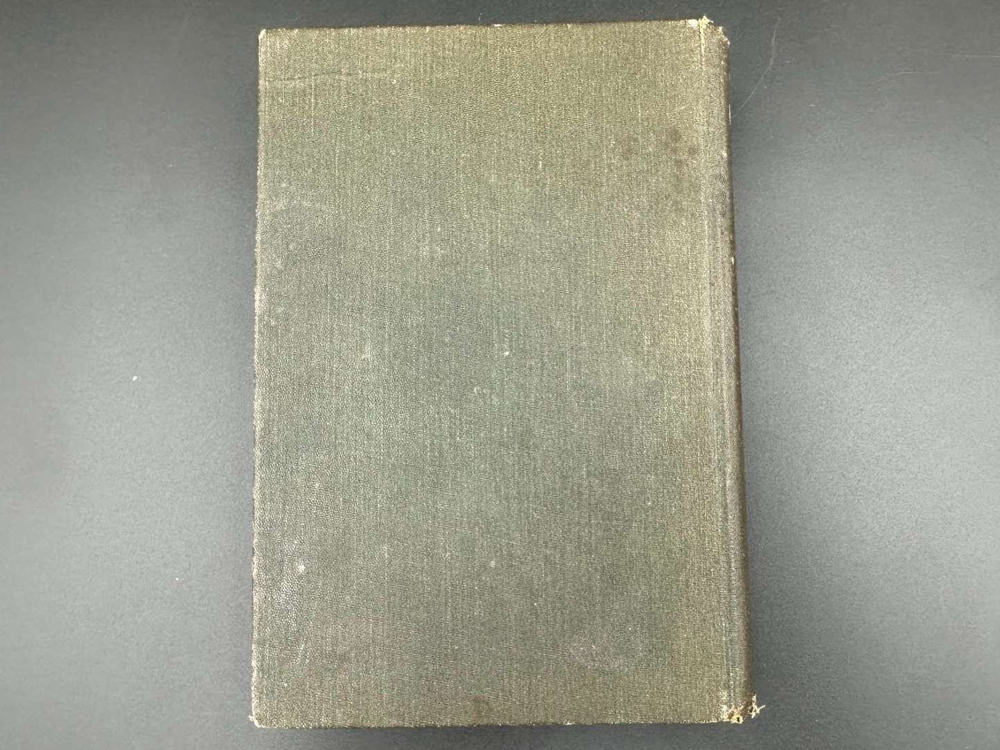 <p>CHARLES DICKENS, “Oliver Twist" R.E King Edition Antique Book c1890</p>