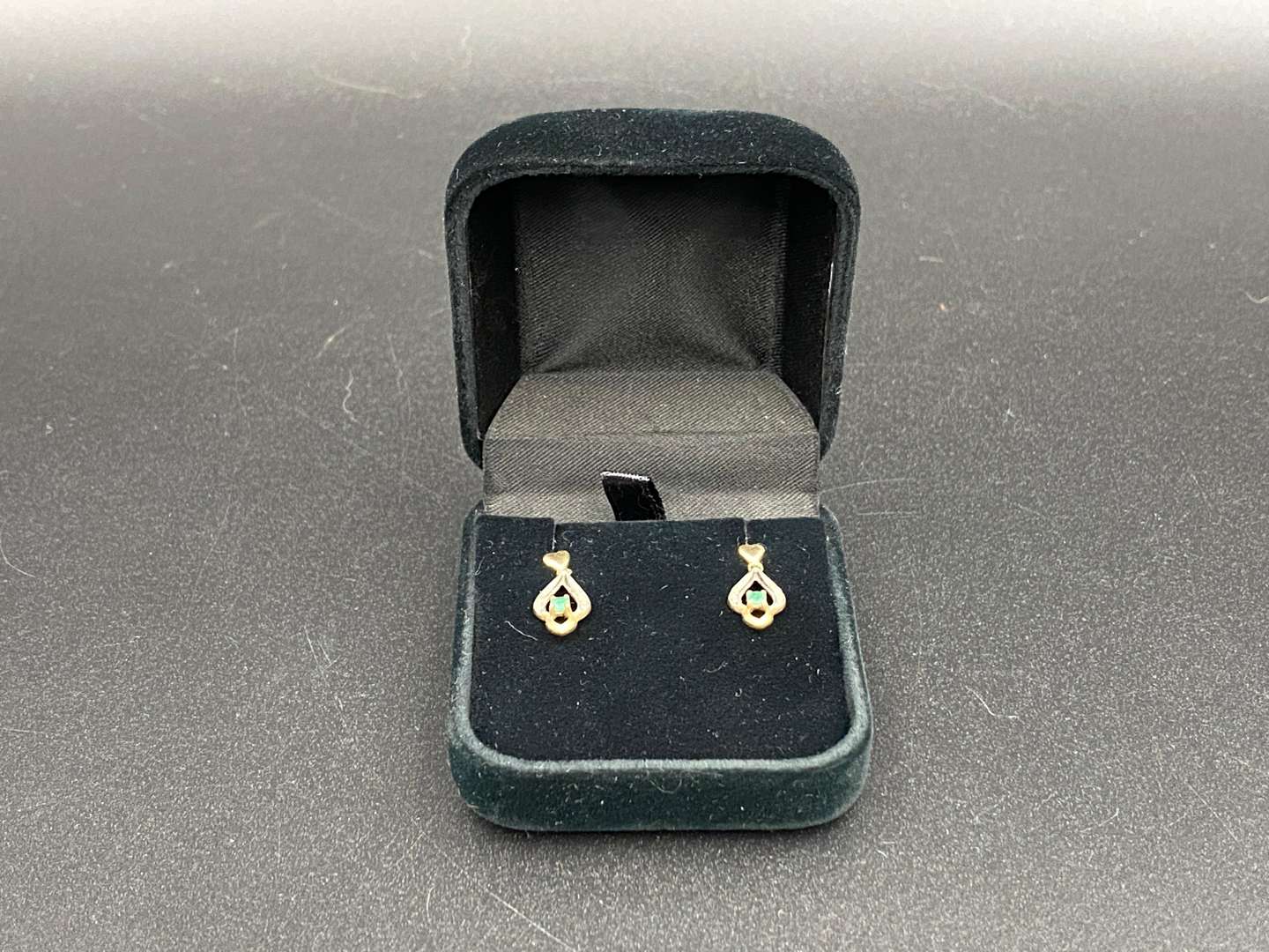 <p>Pair of yellow metal and emerald earrings</p>