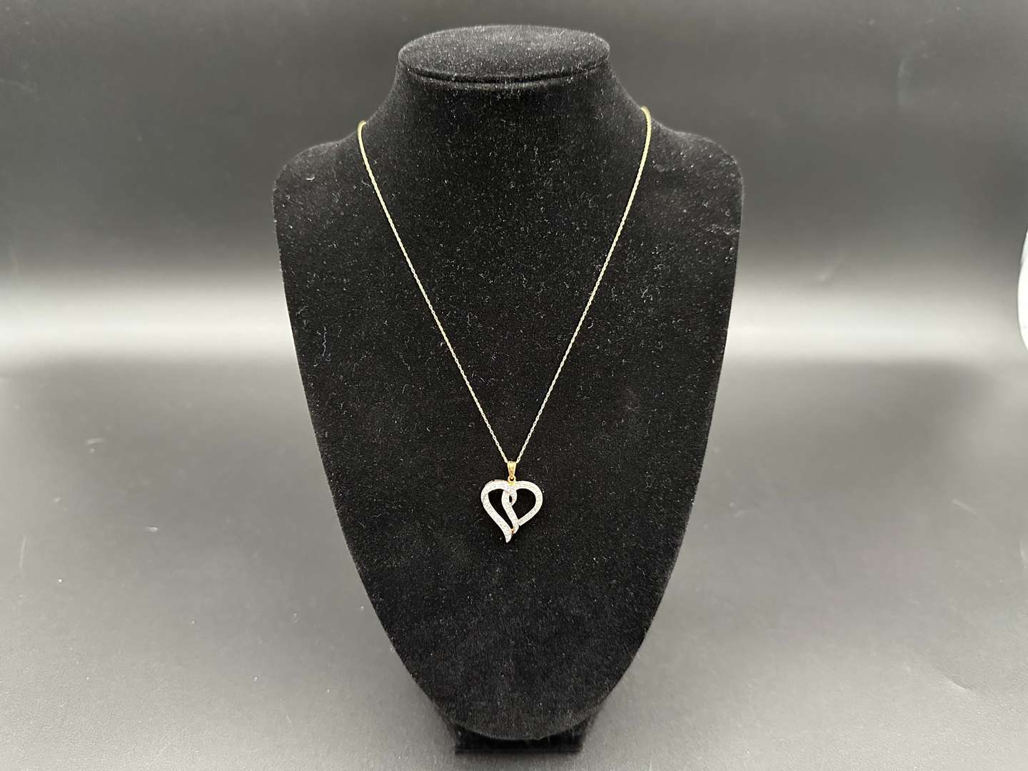 <p>Gold and Diamond Heart&nbsp;Pendant on Gold Chain</p>