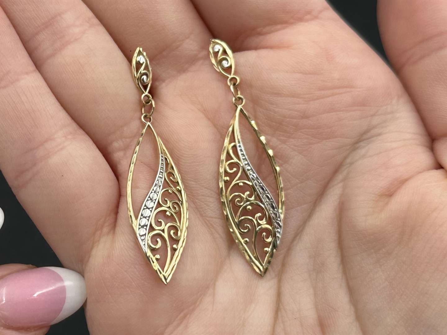 <p>Gold Swirl Drop Earrings</p>