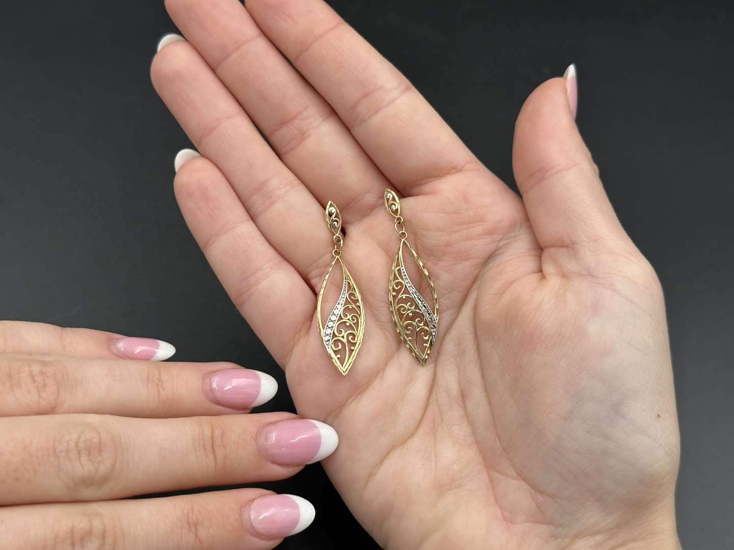 <p>Gold Swirl Drop Earrings</p>