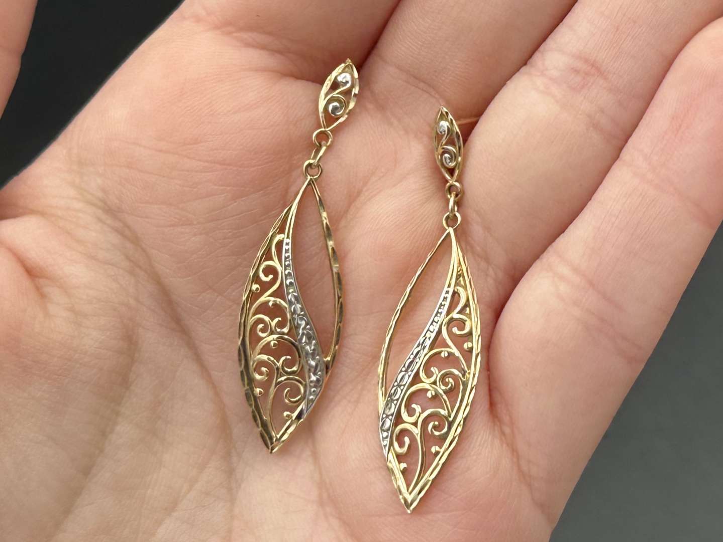 <p>Gold Swirl Drop Earrings</p>