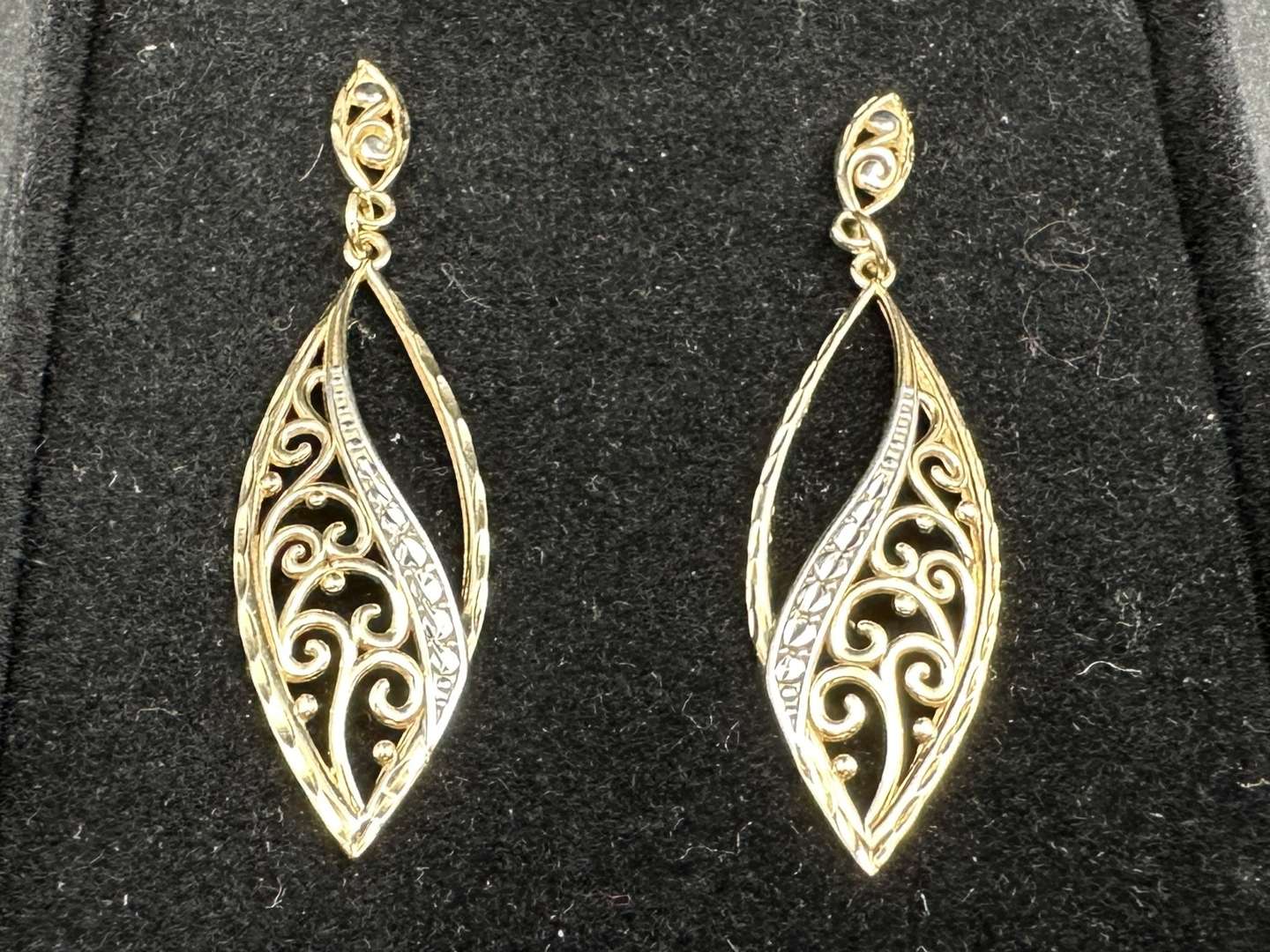 <p>Gold Swirl Drop Earrings</p>