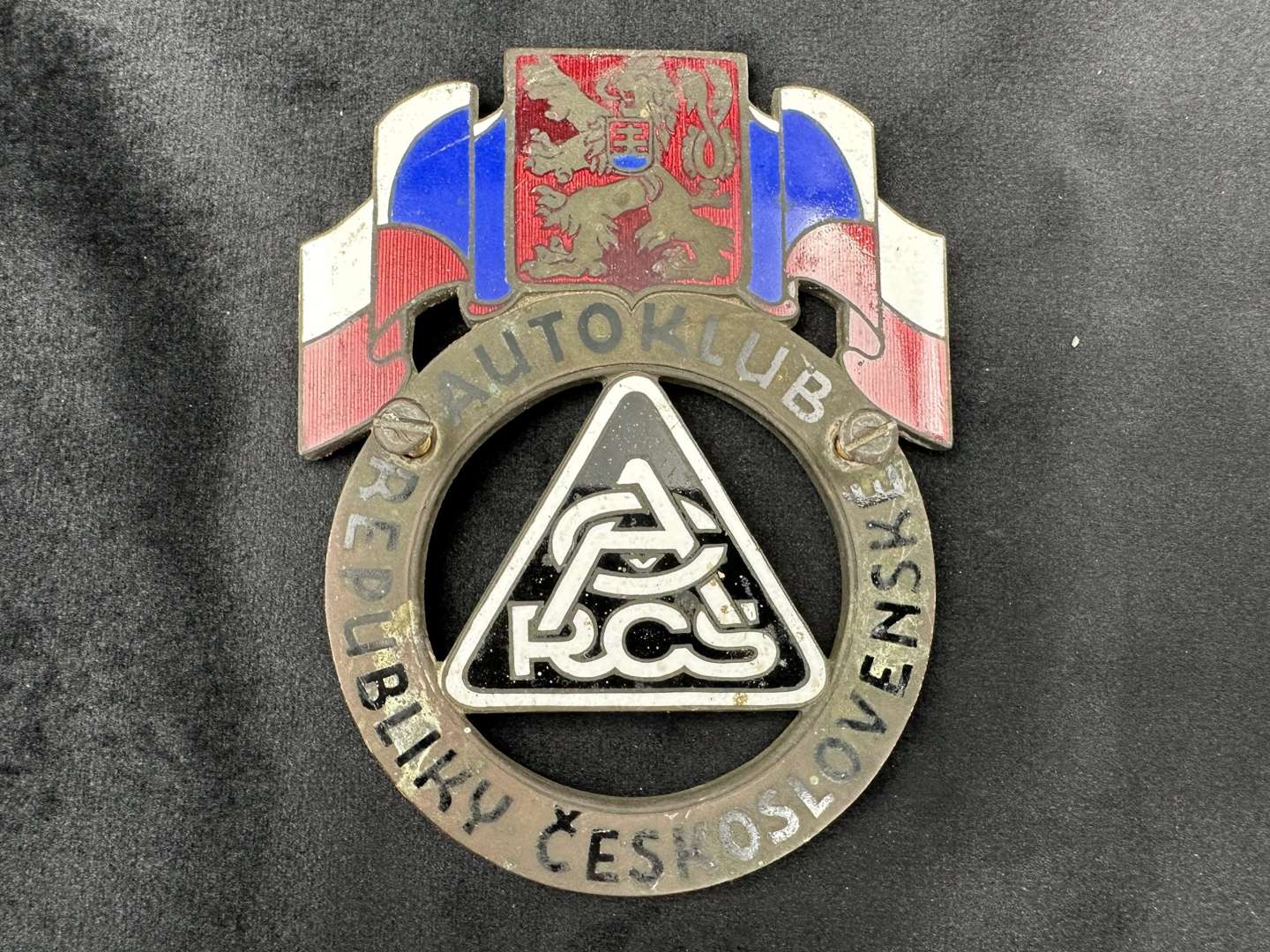 <p>1930's Autoklub Republiky Ceskoslkvenské members car badge,</p>