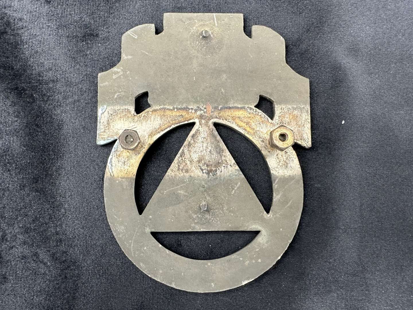 <p>1930's Autoklub Republiky Ceskoslkvenské members car badge,</p>