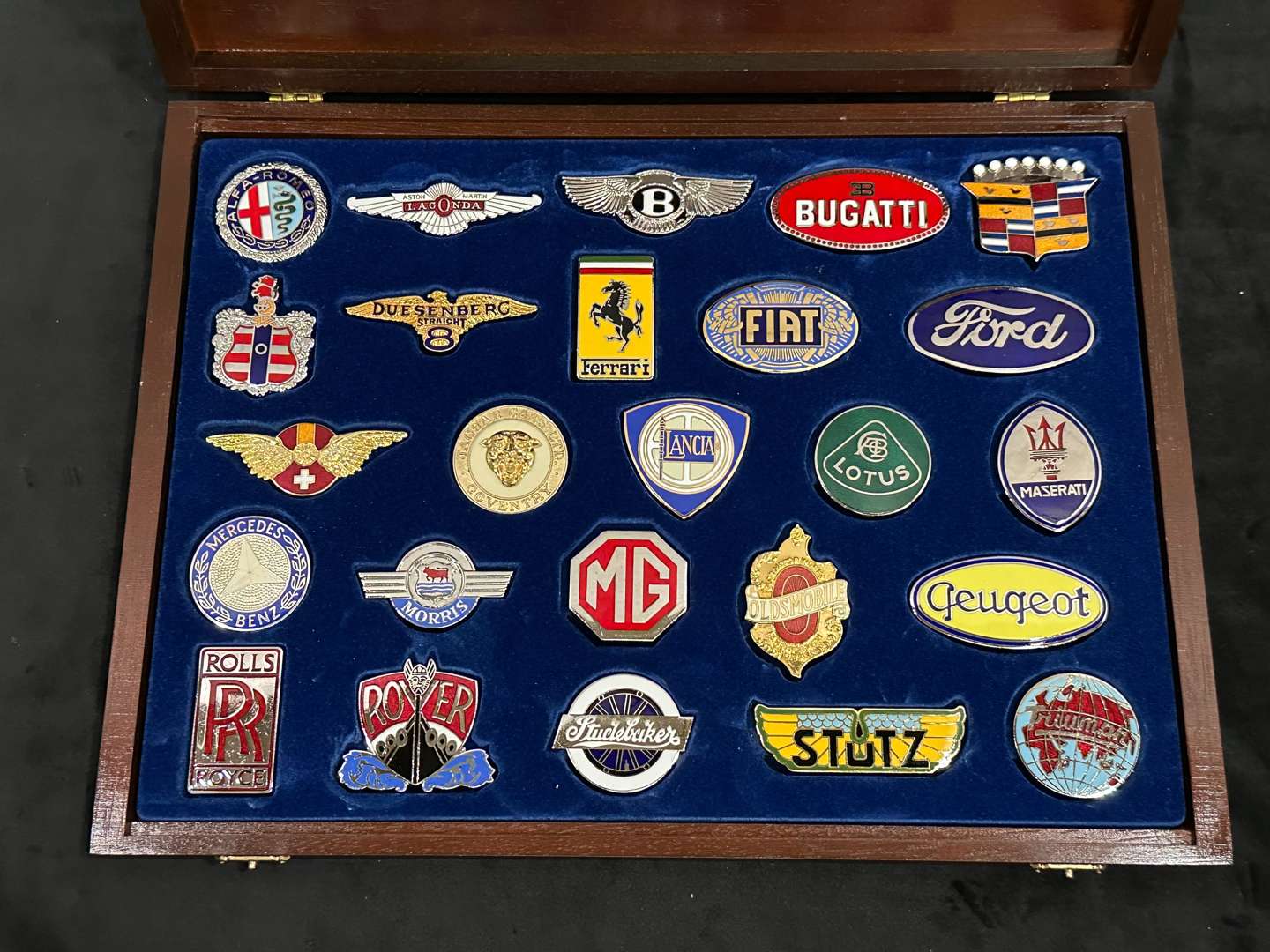 <p>The National Motor Museum, “Badges of the World's Great Motor Cars”, cased set of Twenty-Five badges,</p>