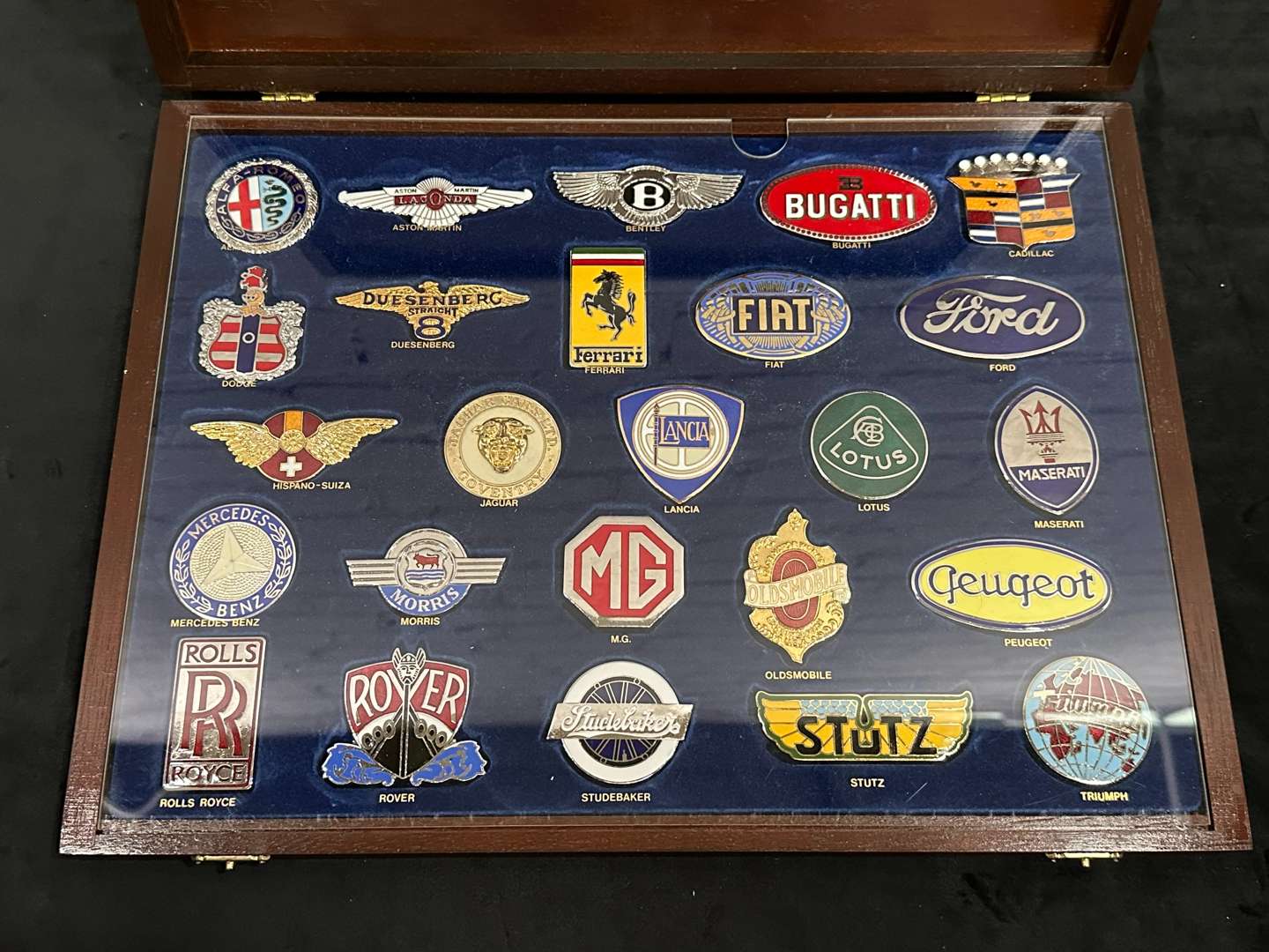 <p>The National Motor Museum, “Badges of the World's Great Motor Cars”, cased set of Twenty-Five badges,</p>