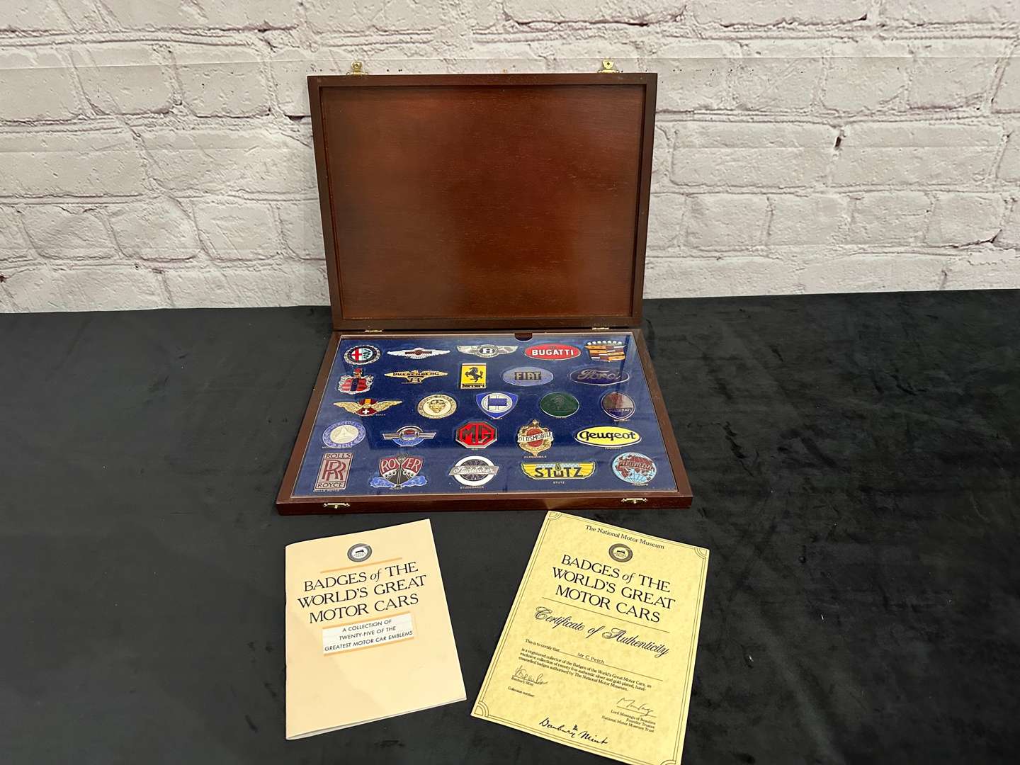 <p>The National Motor Museum, “Badges of the World's Great Motor Cars”, cased set of Twenty-Five badges,</p>