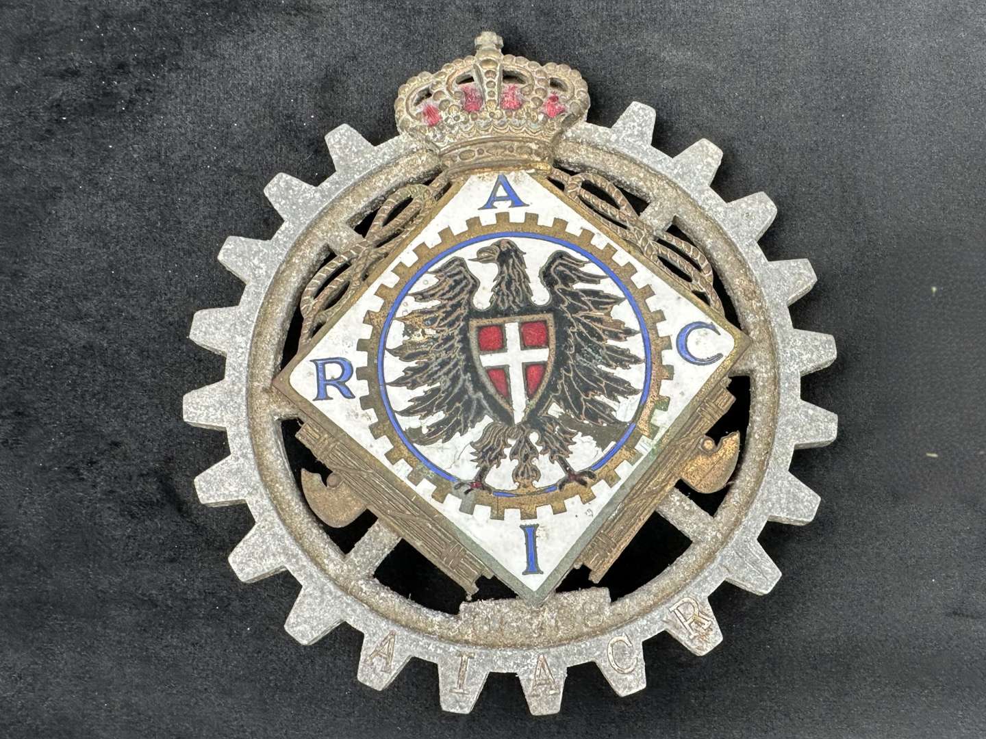 <p>1930,s Royal Italian Auto Club members car badge, AIACR, 06768,</p>