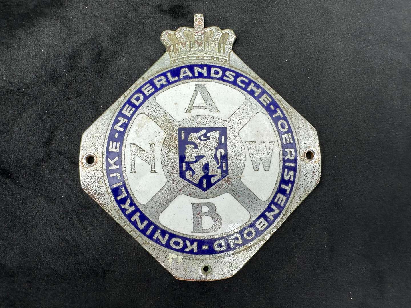 <p>1930s Koniinklijk Nederlandsche Toeristenbond enamelled members car badge,</p>