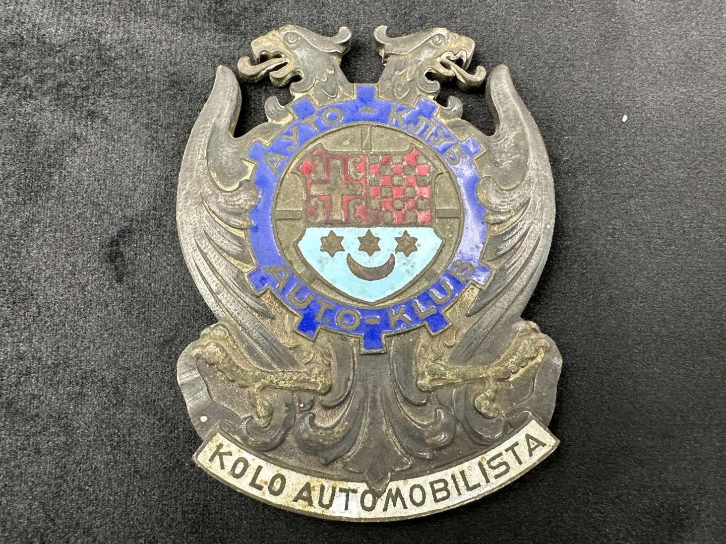 <p>1930's Kolo Automobilista Auto-Klub members car badge</p>