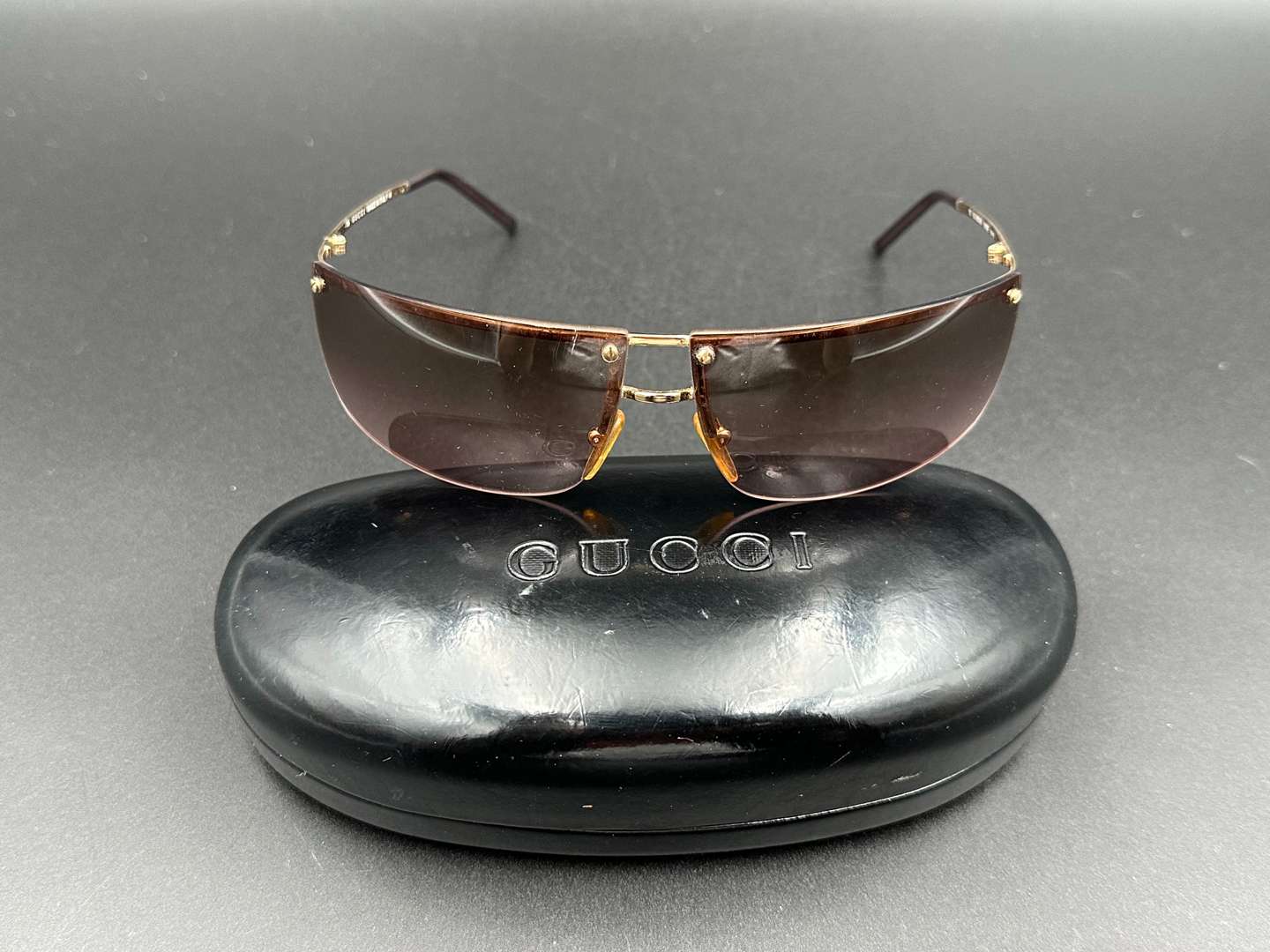 <p>GUCCI, cased pair of gilt framed sunglasses, GG 2653/S</p>