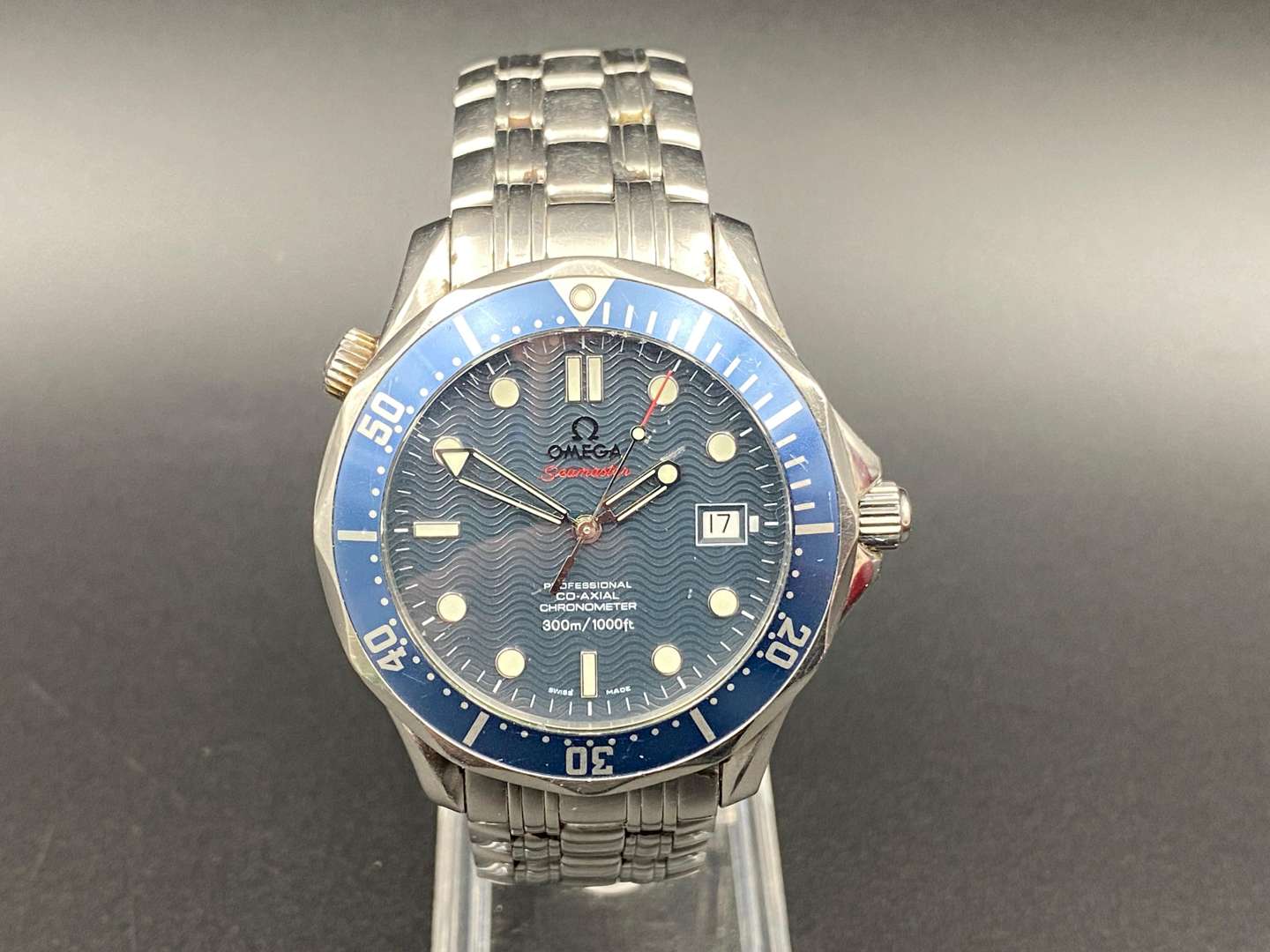 <p>OMEGA, Seamaster, Co-Axial chronometer wristwatch, 22208000, 81759700</p>