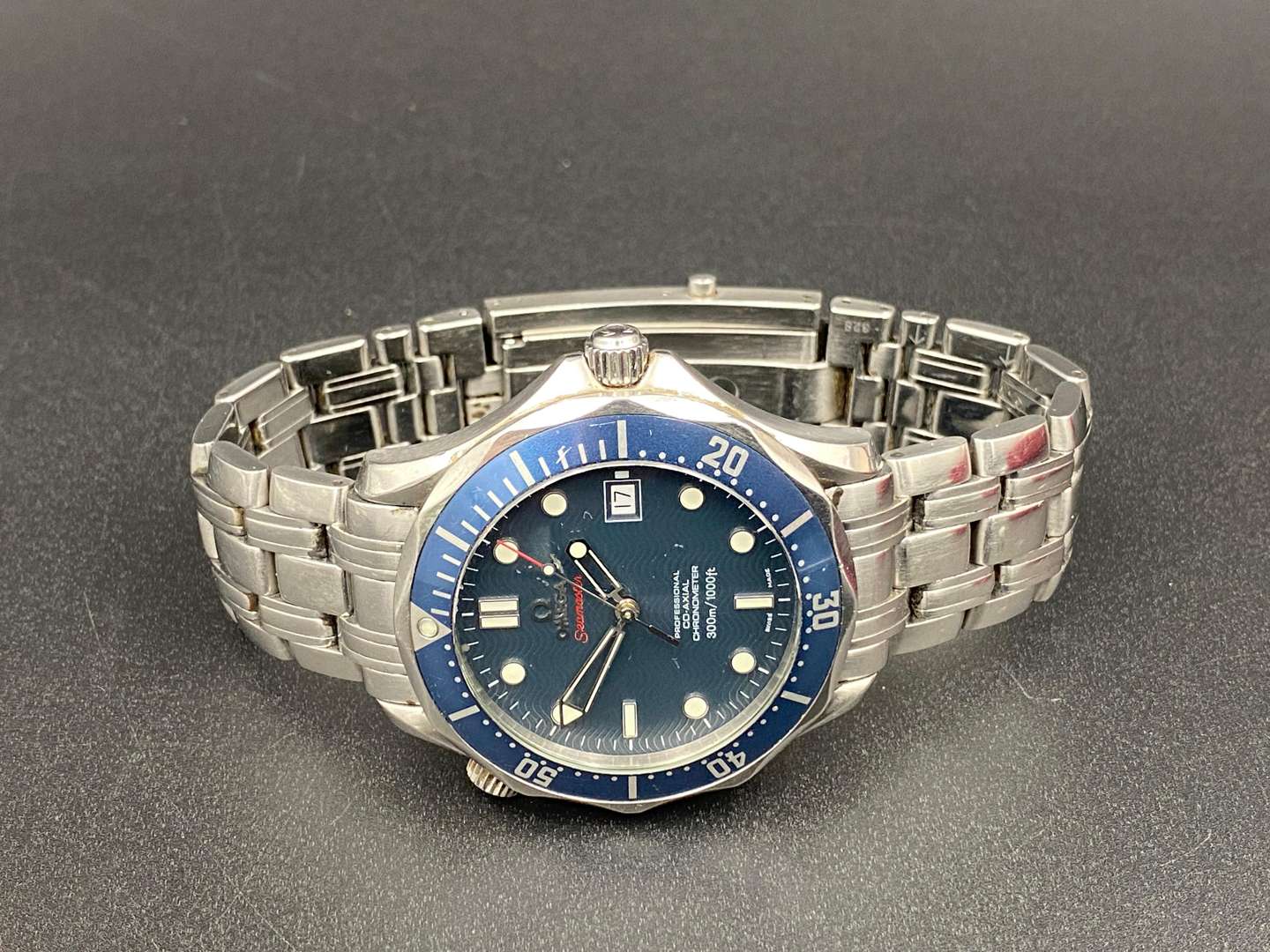 <p>OMEGA, Seamaster, Co-Axial chronometer wristwatch, 22208000, 81759700</p>