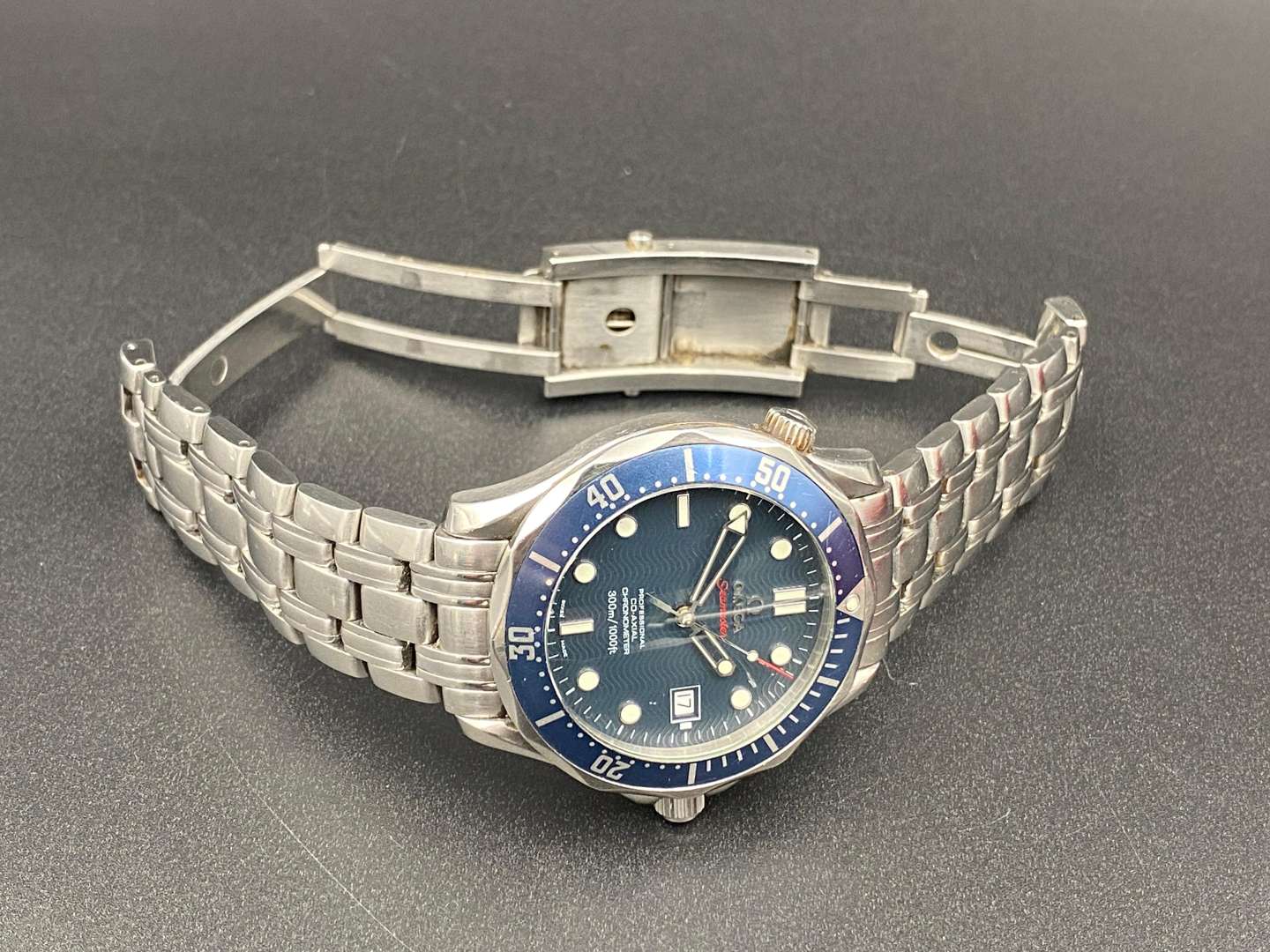 <p>OMEGA, Seamaster, Co-Axial chronometer wristwatch, 22208000, 81759700</p>