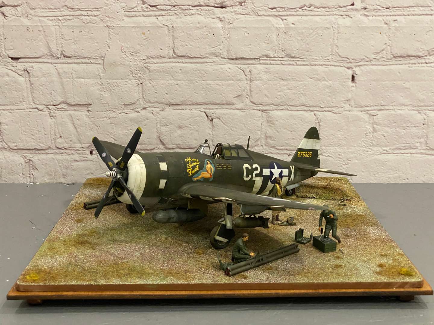 <p>P-47, Thunderbolt, “Miss Second Front”, C2-X, cased diorama, 1:32 scale,</p>
