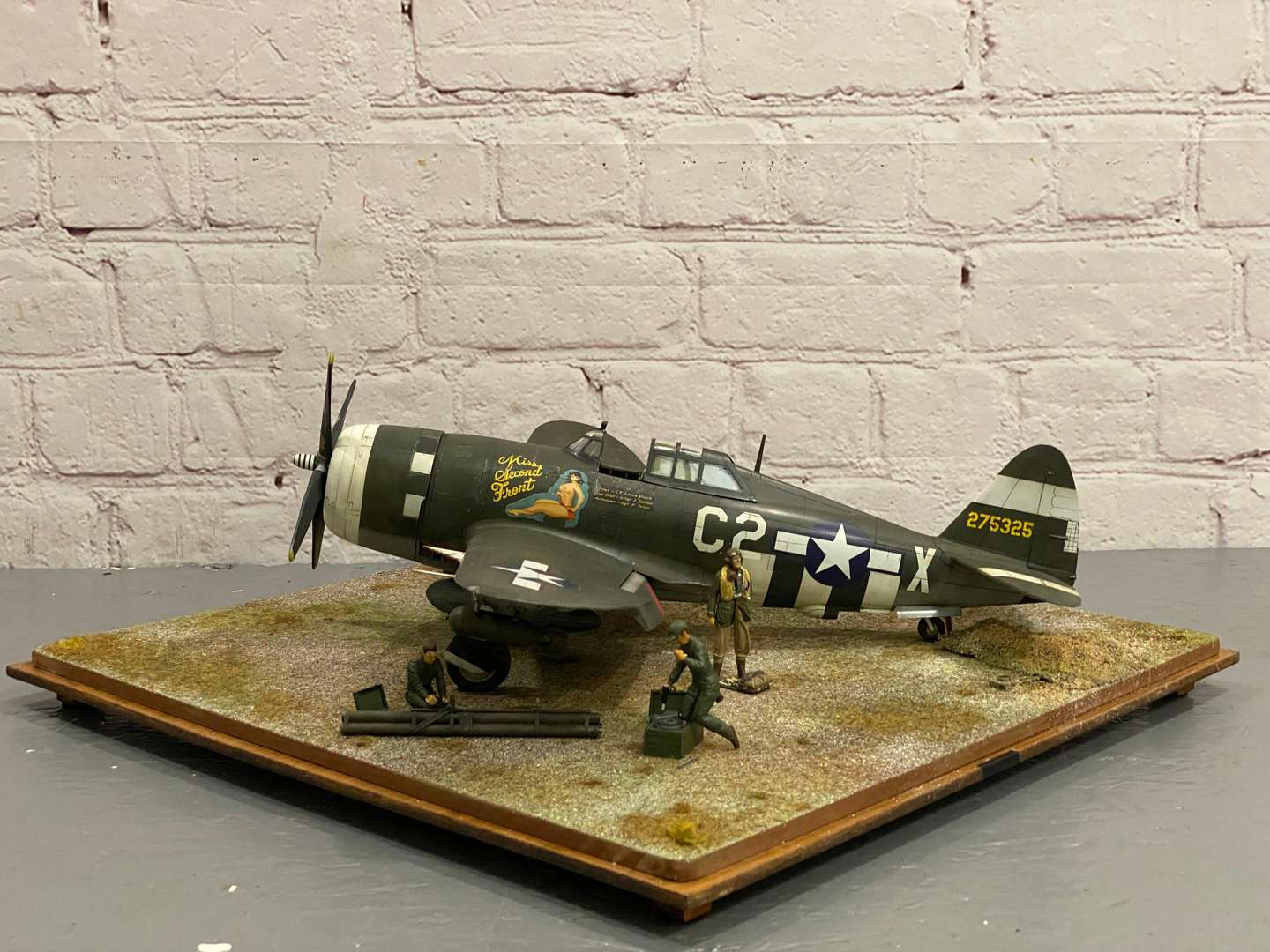 <p>P-47, Thunderbolt, “Miss Second Front”, C2-X, cased diorama, 1:32 scale,</p>