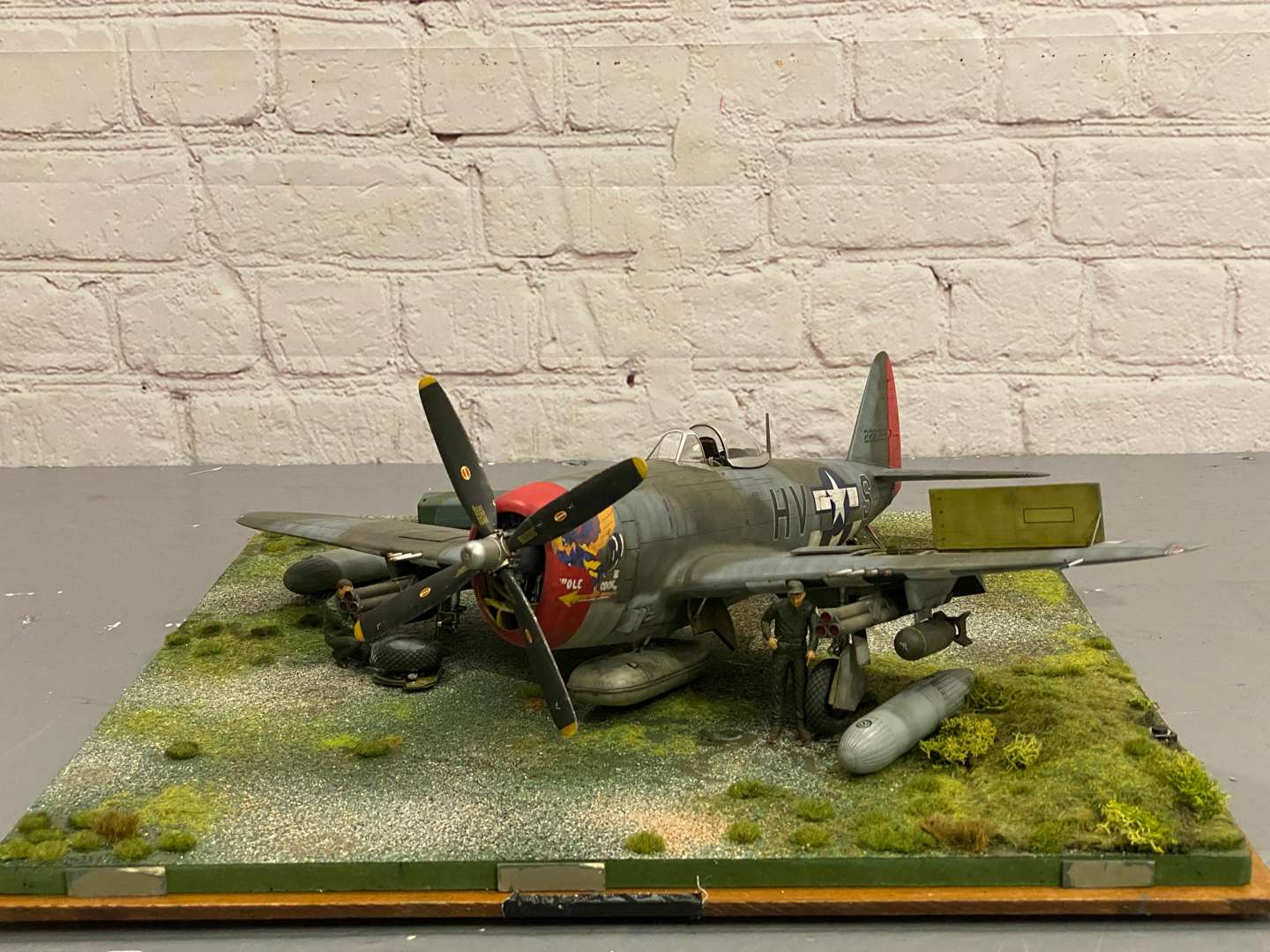 <p>P-47, Thundertbolt, “Ole Cock III”, HV-S, cased diorama, 1:32 scale</p>