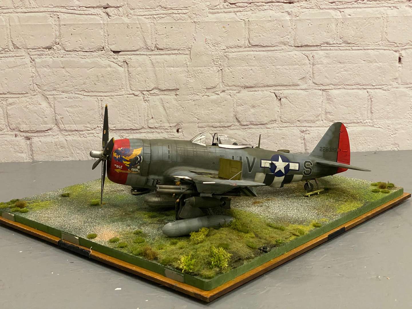<p>P-47, Thundertbolt, “Ole Cock III”, HV-S, cased diorama, 1:32 scale</p>
