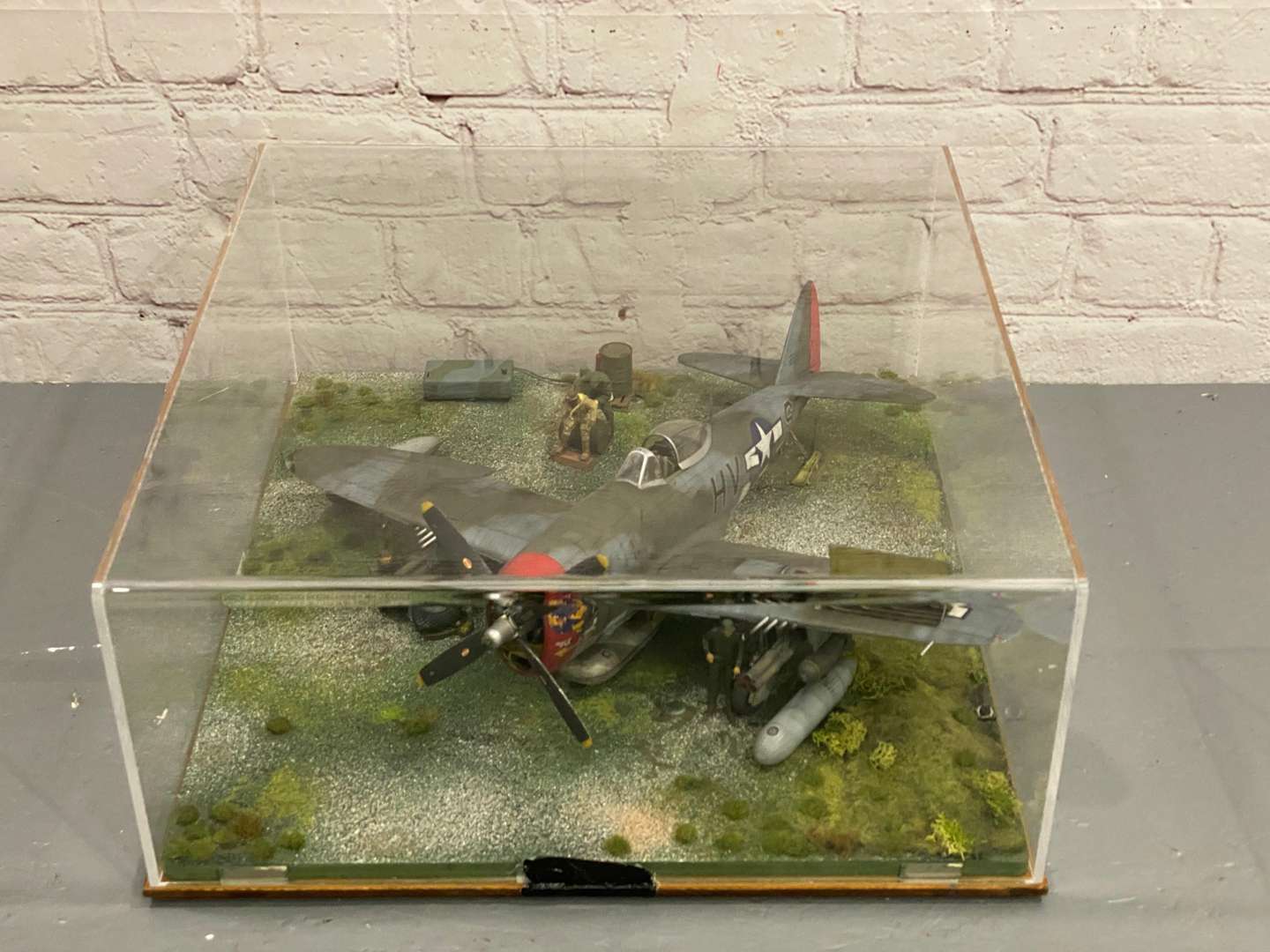 <p>P-47, Thundertbolt, “Ole Cock III”, HV-S, cased diorama, 1:32 scale</p>