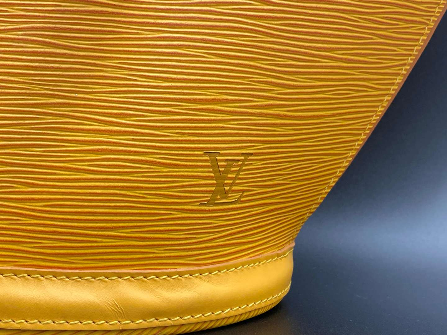 <p>LOUIS VUITTON, &nbsp;Saint-Jacques - Shopping, leather handbag, M52279, AS0946.</p>