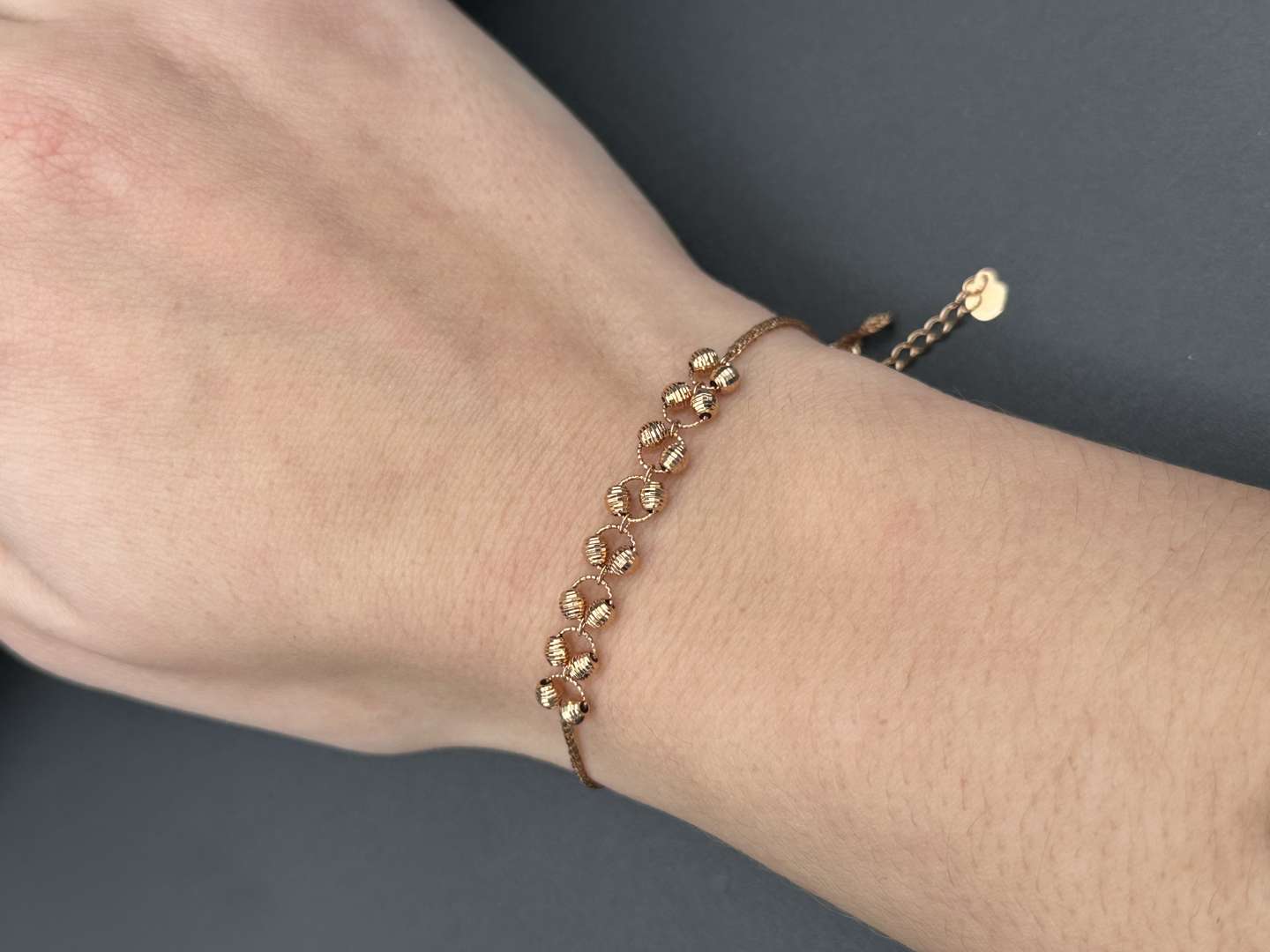 <p>CHOW SANG SANG, Au750, Rose gold bracelet</p>
