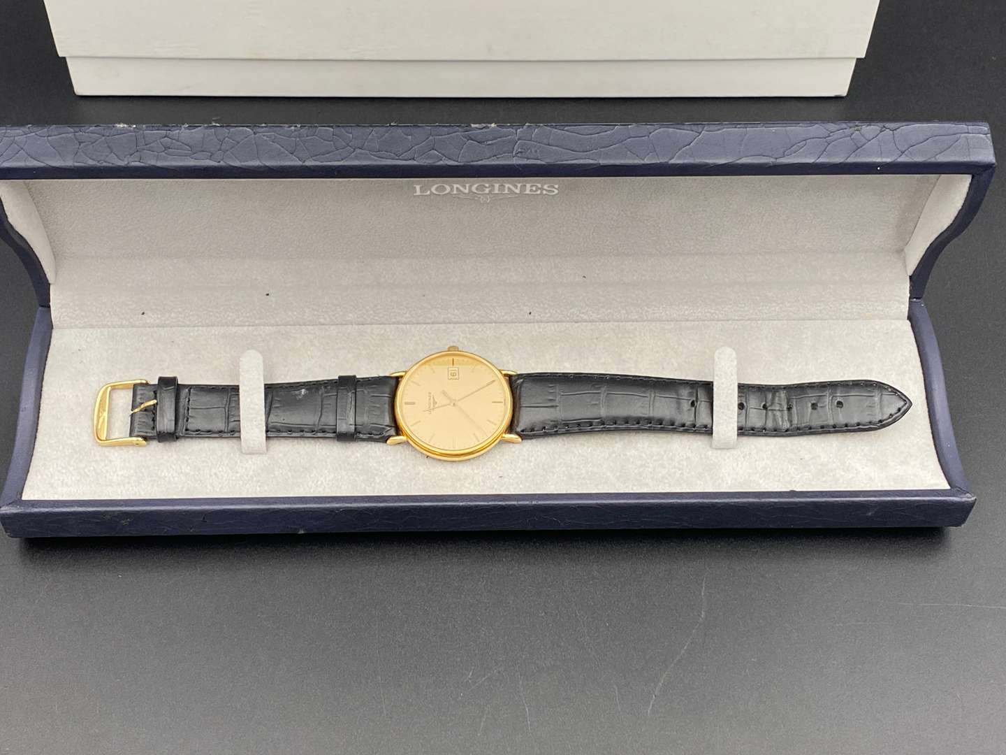 <p>LONGINES, 18ct gold, quartz, centre, calendar wrist watch,</p>