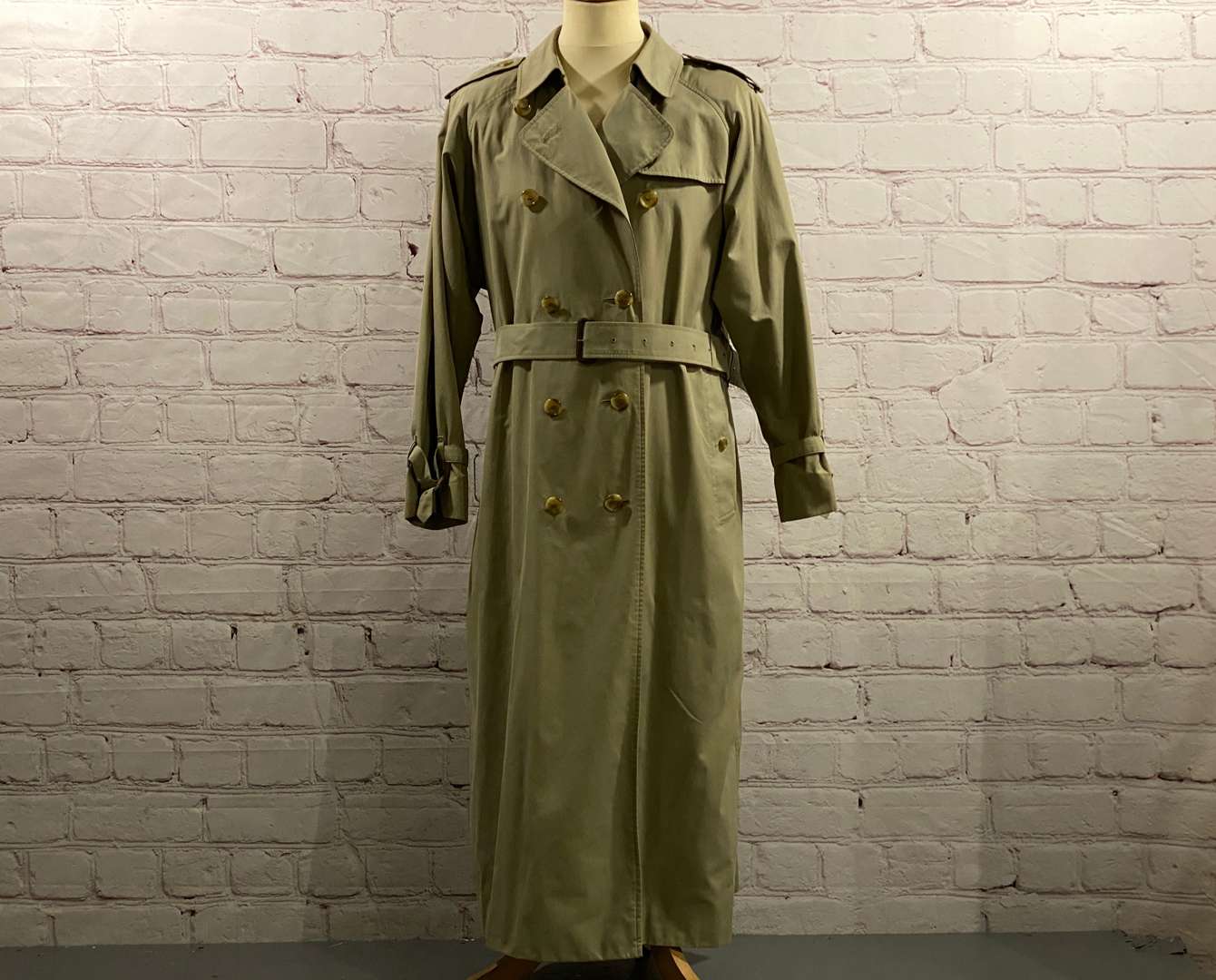 <p>BURBERRYS, ladies pale green, extra long, Trench coat,&nbsp;</p>