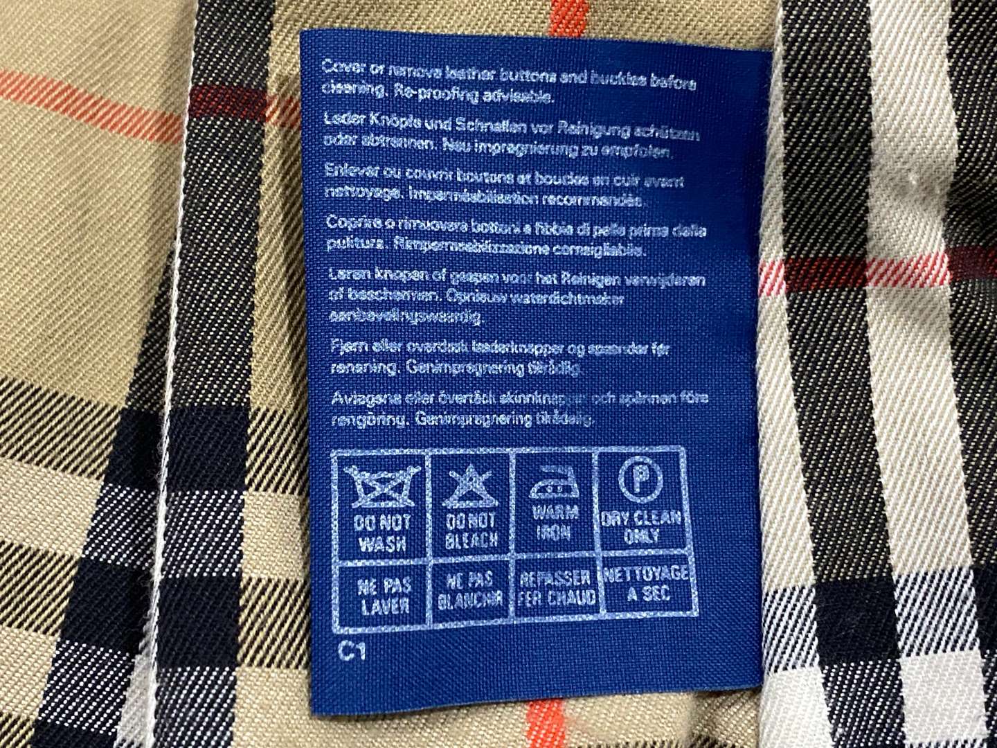 <p>BURBERRYS, ladies pale green, extra long, Trench coat,&nbsp;</p>