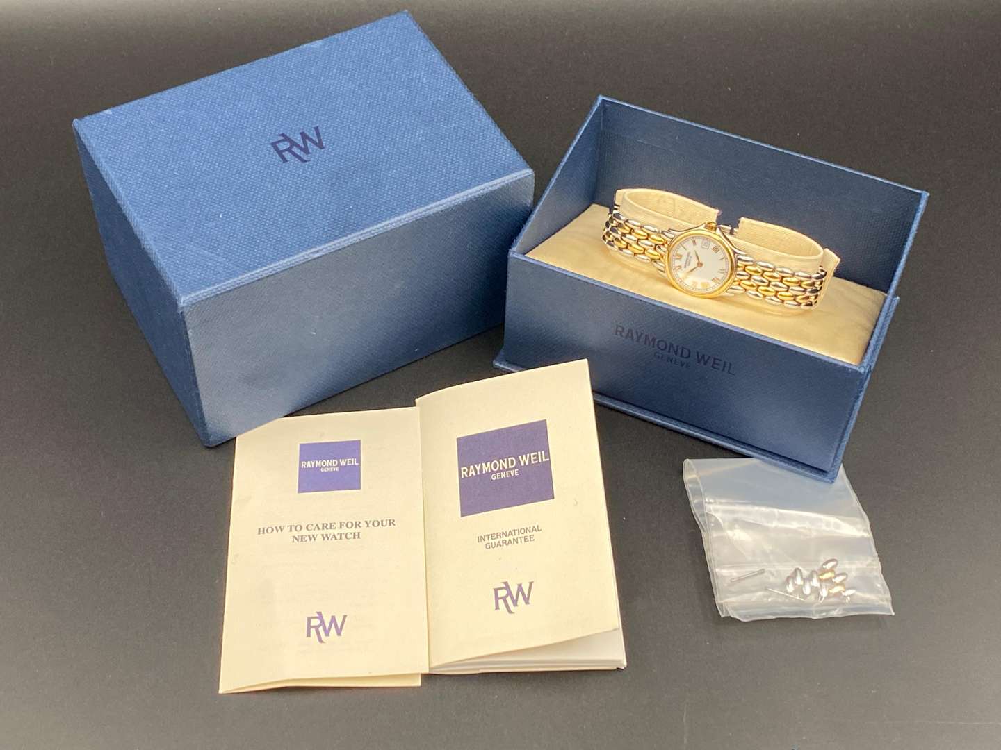 <p>RAYMOND WEIL, steel and gilt, calendar wristwatch, 5377, Z458027</p>